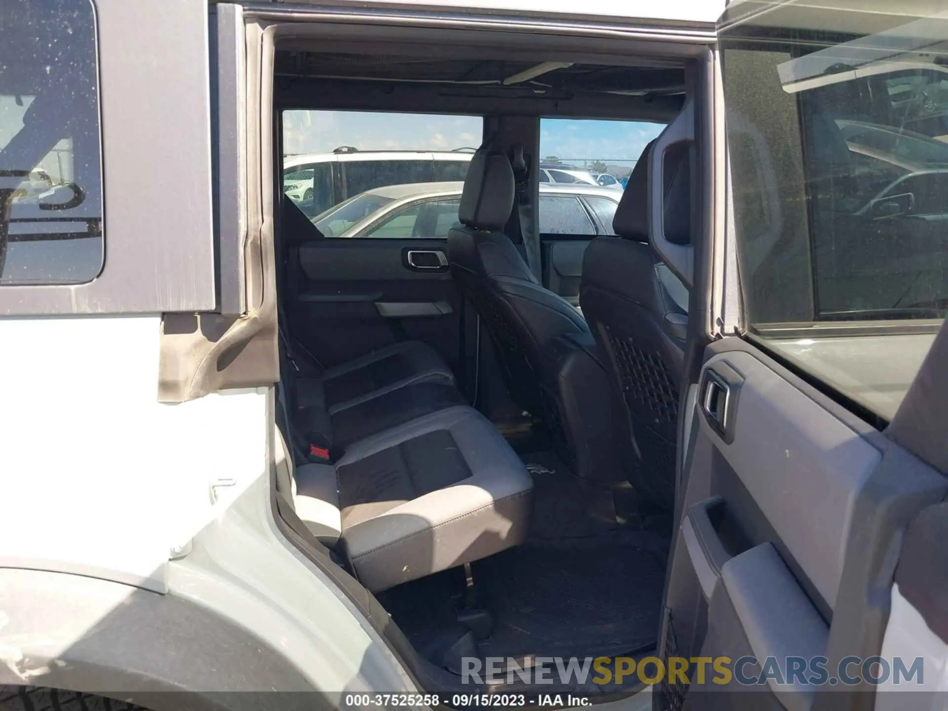 8 Photograph of a damaged car 1FMEE5DP8NLB10601 FORD BRONCO 2022