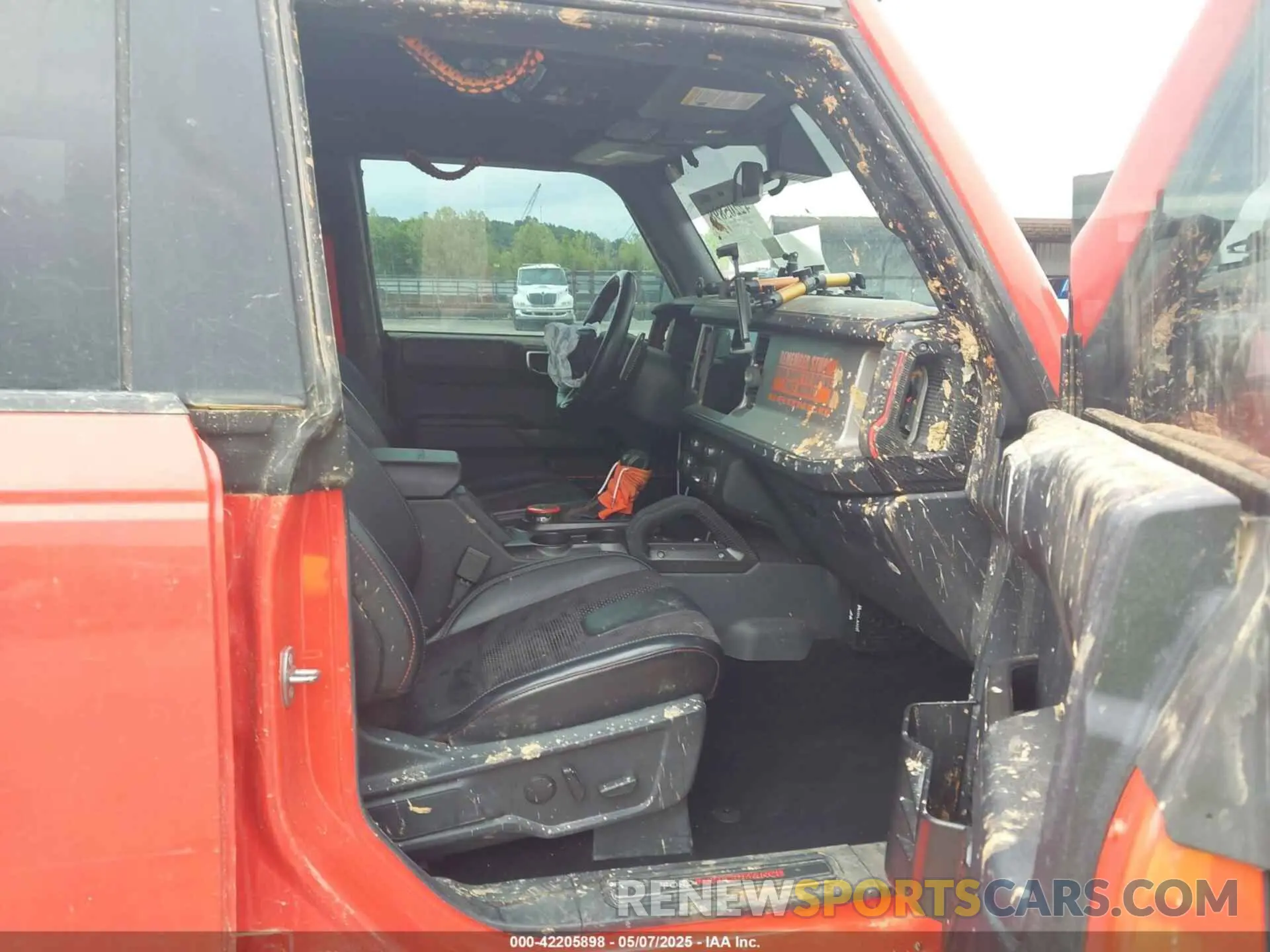 5 Photograph of a damaged car 1FMEE5JR1NLA52465 FORD BRONCO 2022