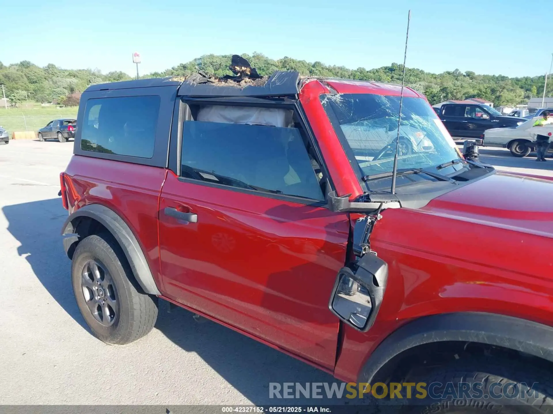 17 Photograph of a damaged car 1FMDE5AH6PLB24542 FORD BRONCO 2023