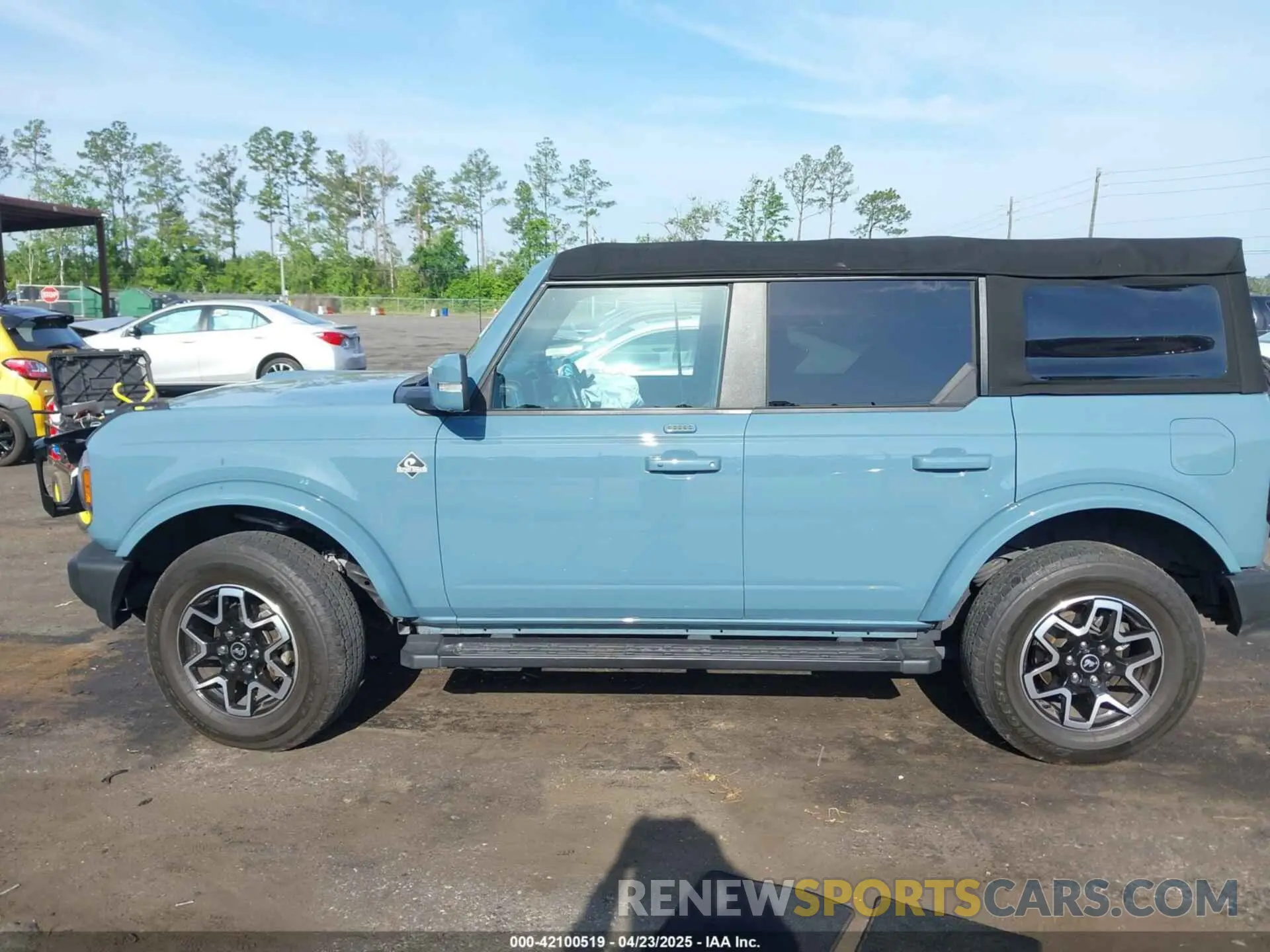 14 Photograph of a damaged car 1FMDE5BH1PLA89262 FORD BRONCO 2023