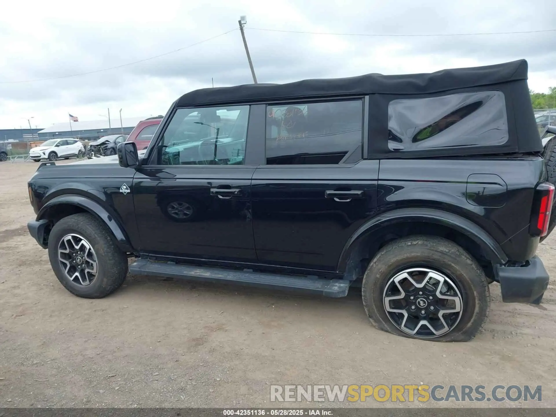 14 Photograph of a damaged car 1FMDE5BHXPLA83735 FORD BRONCO 2023