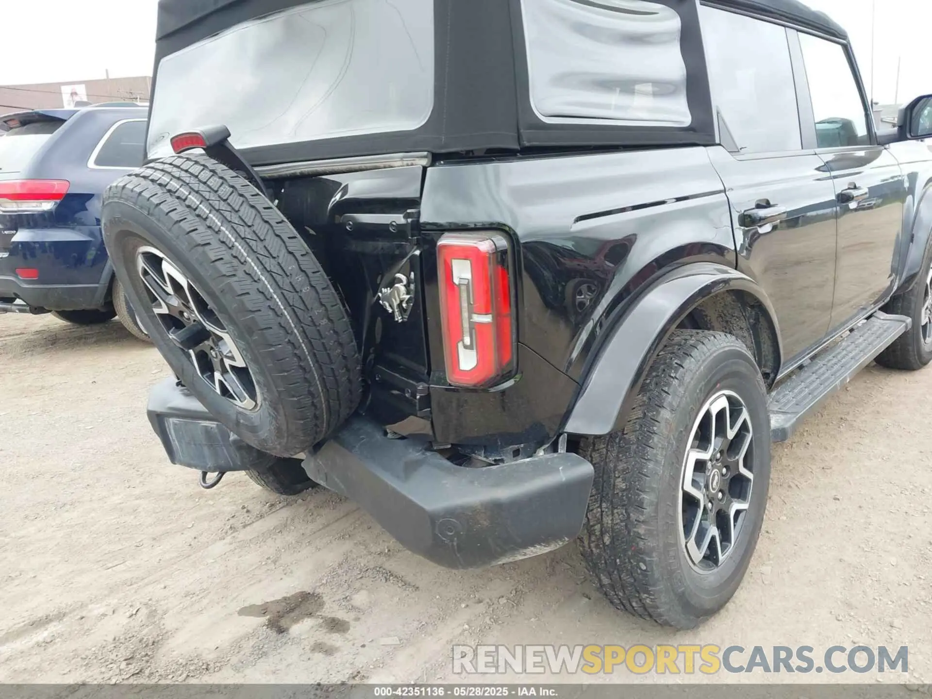 18 Photograph of a damaged car 1FMDE5BHXPLA83735 FORD BRONCO 2023