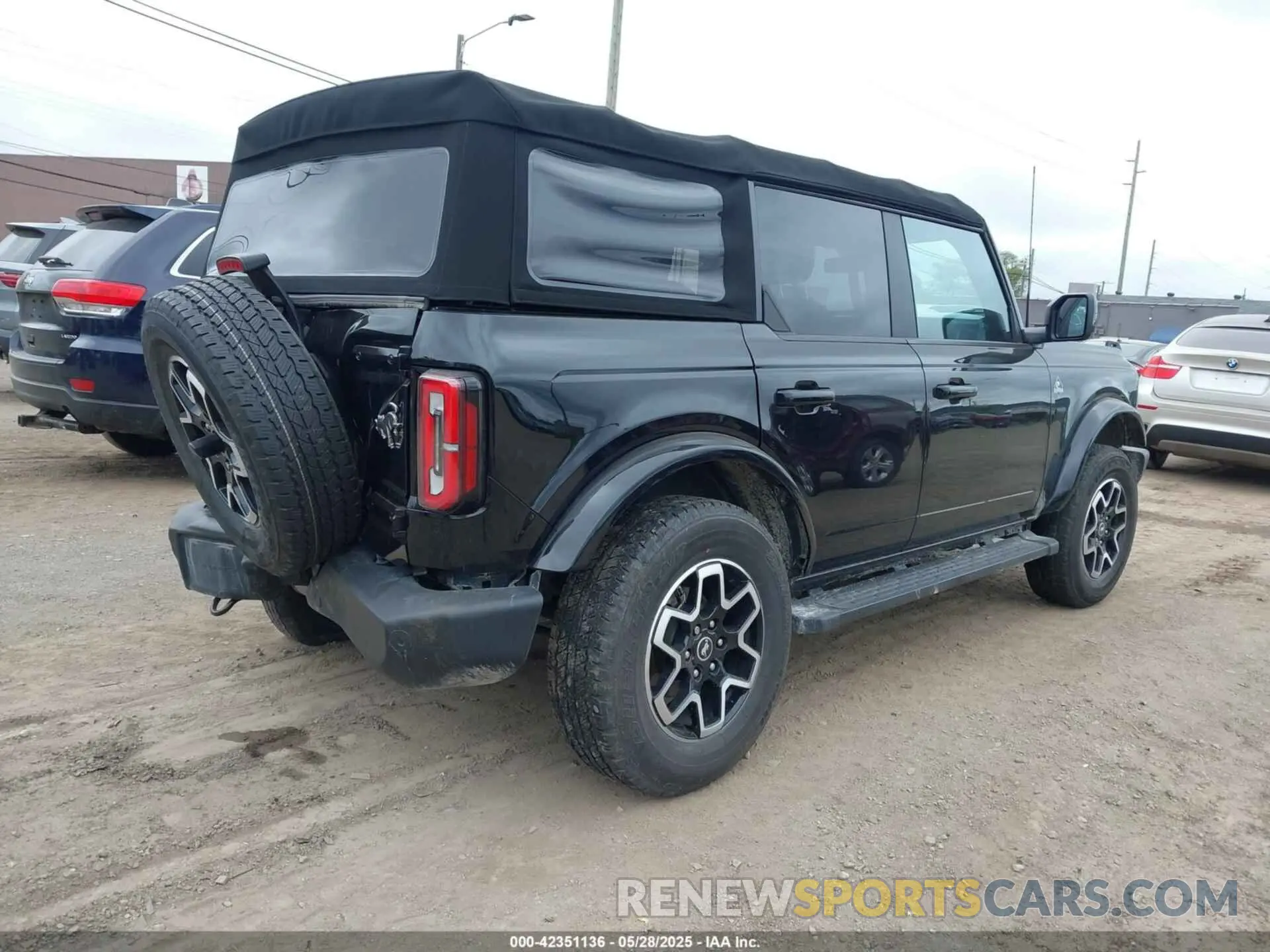 4 Photograph of a damaged car 1FMDE5BHXPLA83735 FORD BRONCO 2023