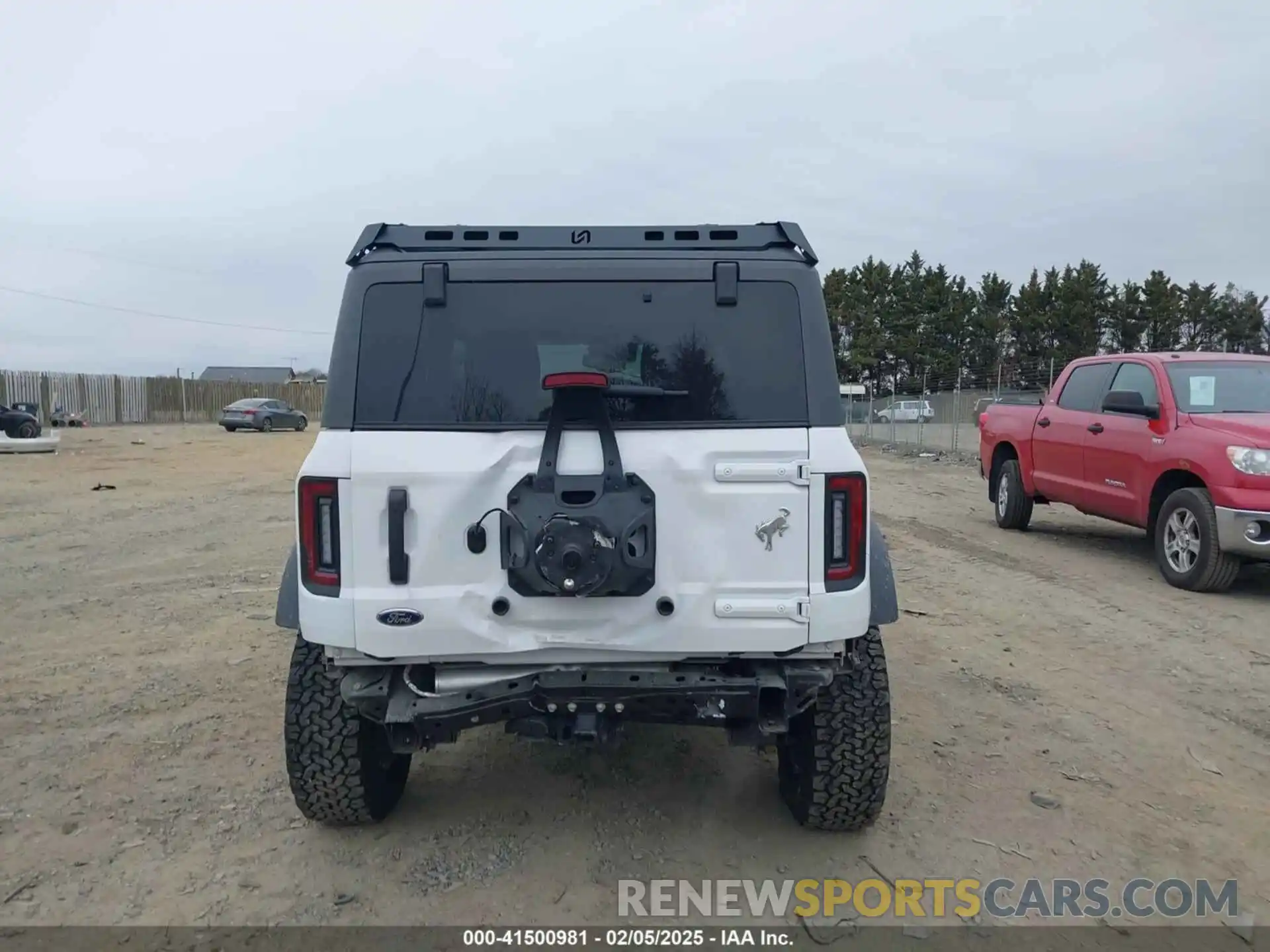 17 Photograph of a damaged car 1FMDE5CP6PLB82283 FORD BRONCO 2023