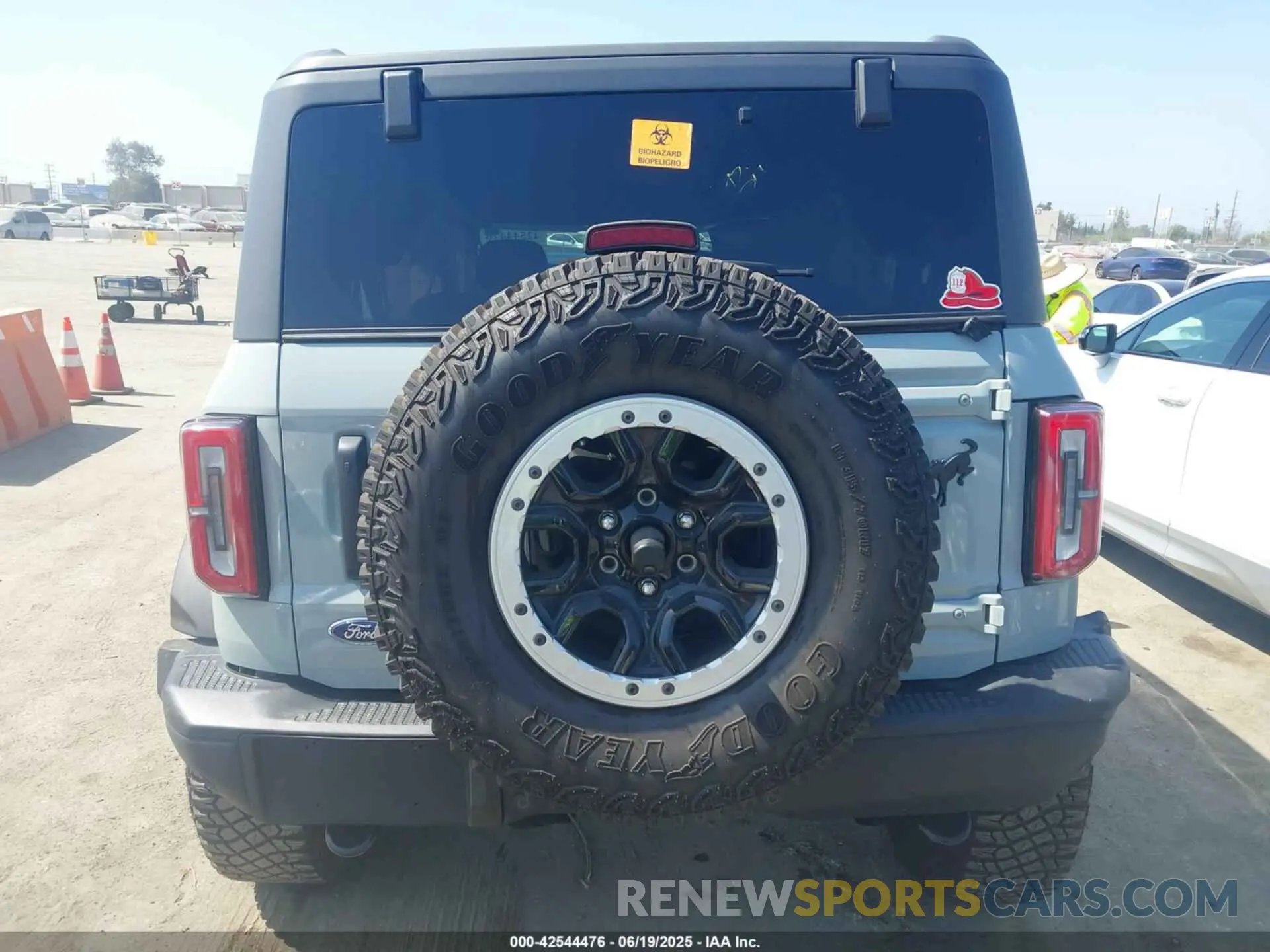17 Photograph of a damaged car 1FMDE5CP9PLC10948 FORD BRONCO 2023