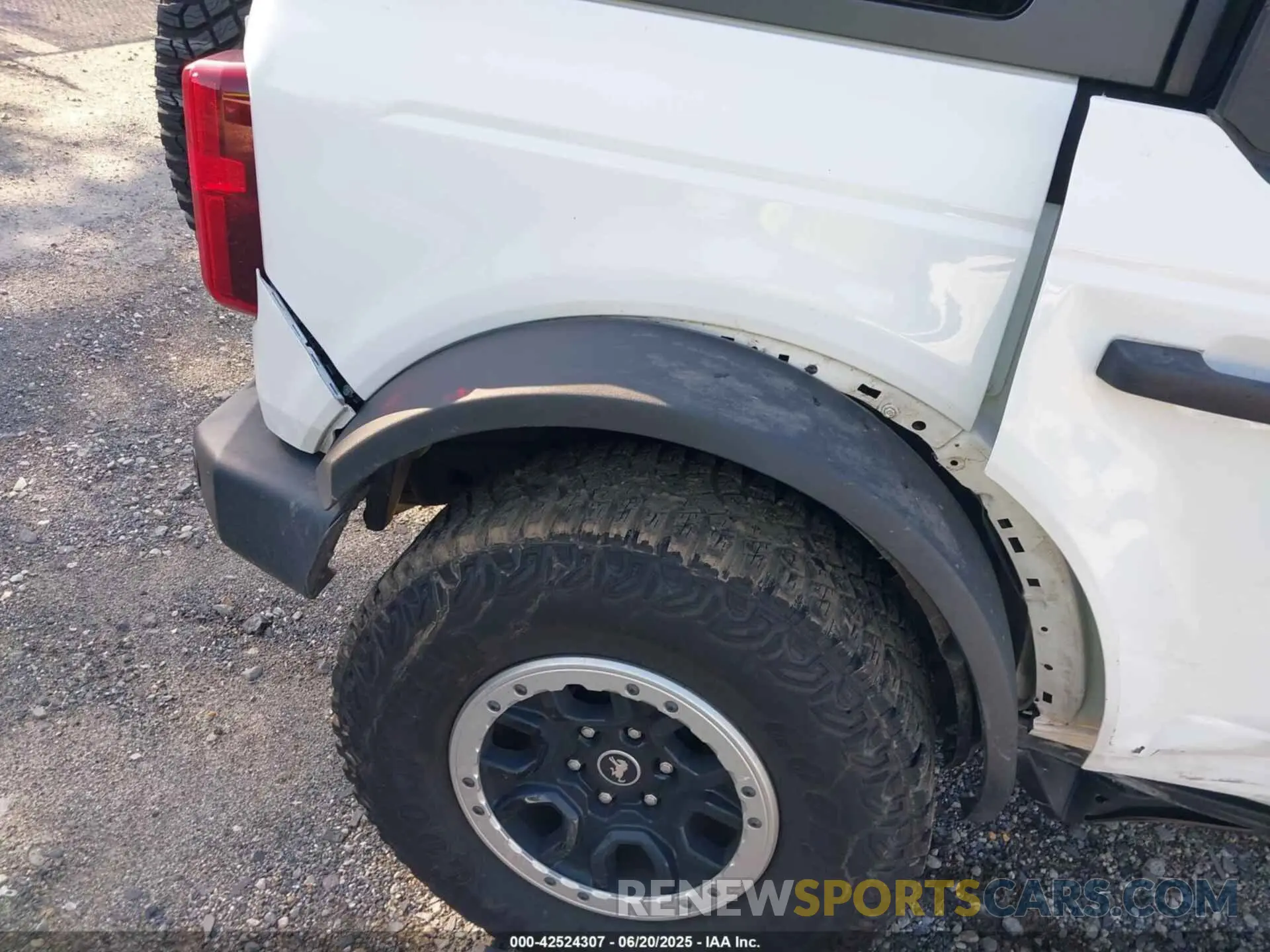 19 Photograph of a damaged car 1FMDE5DH2PLC10393 FORD BRONCO 2023