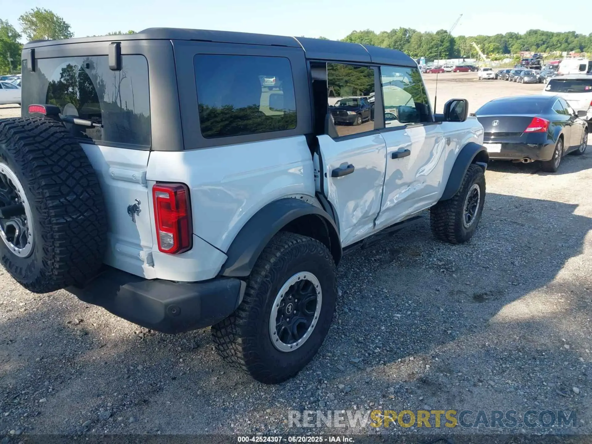 4 Photograph of a damaged car 1FMDE5DH2PLC10393 FORD BRONCO 2023