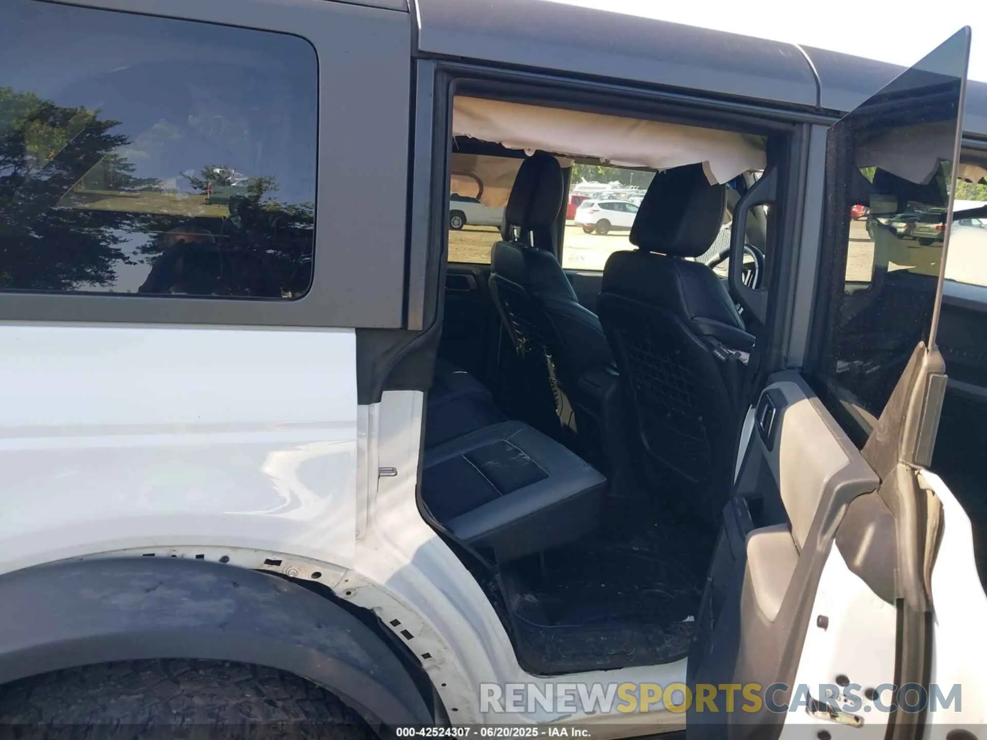 8 Photograph of a damaged car 1FMDE5DH2PLC10393 FORD BRONCO 2023