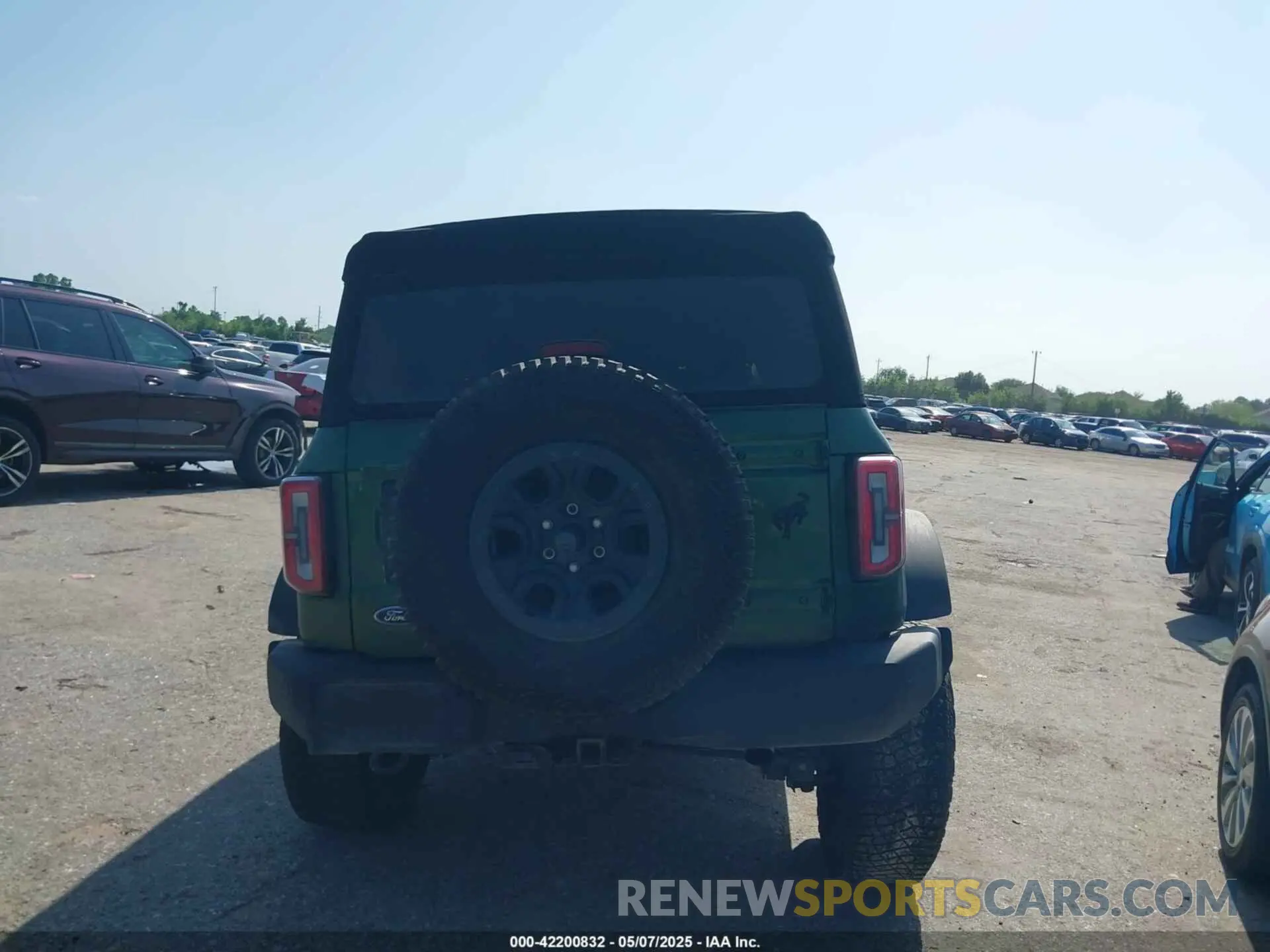 17 Photograph of a damaged car 1FMEE5DP0PLB60332 FORD BRONCO 2023