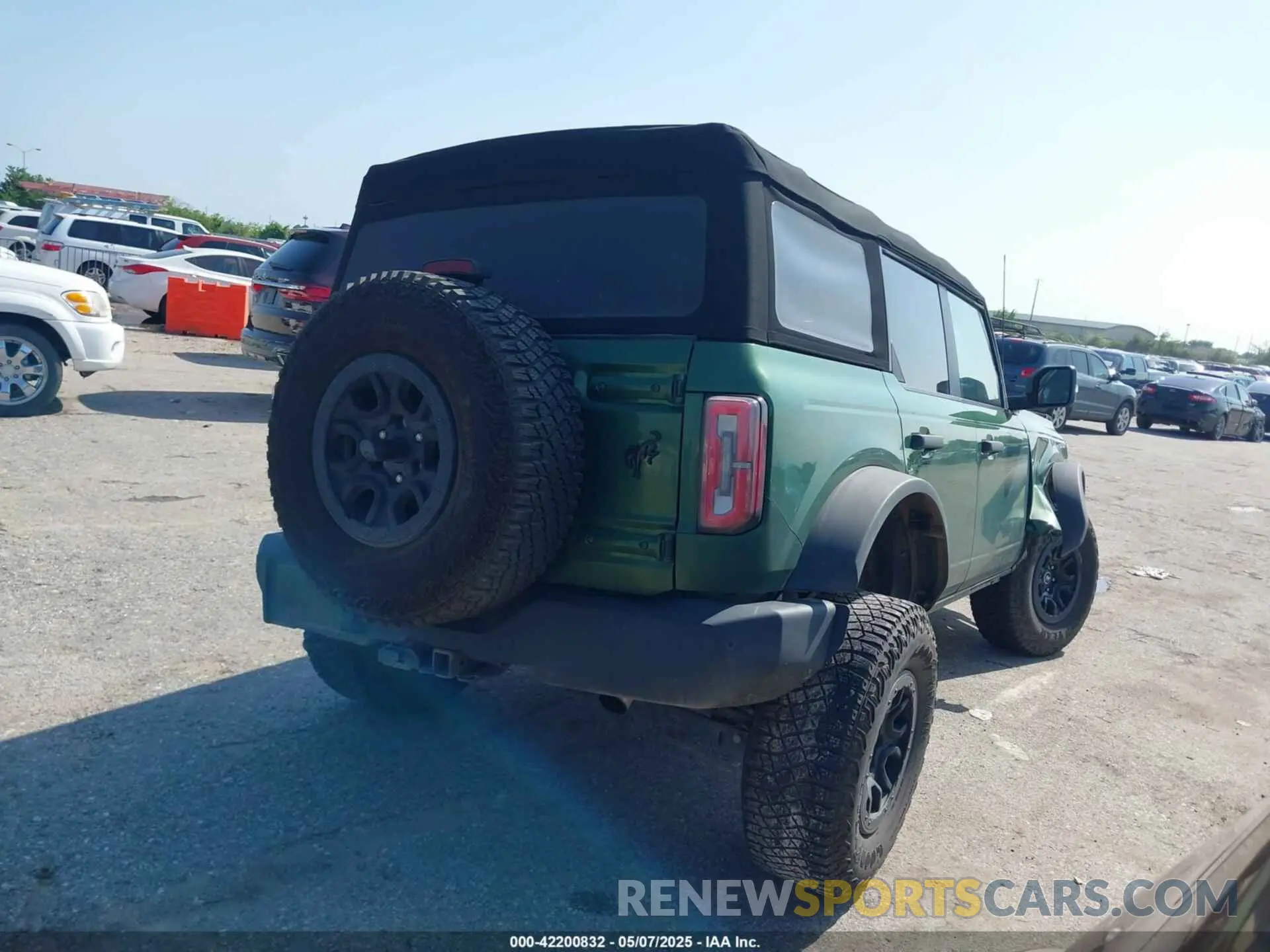 4 Photograph of a damaged car 1FMEE5DP0PLB60332 FORD BRONCO 2023