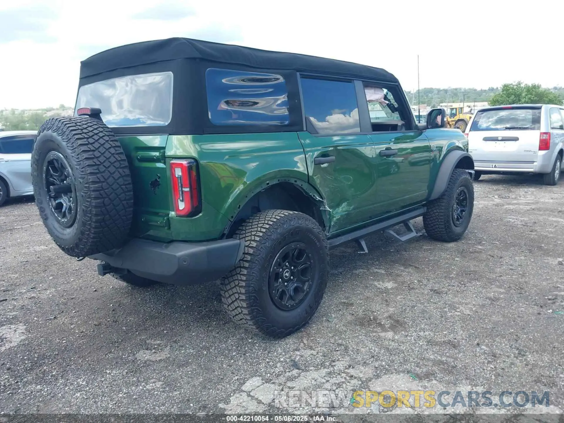 4 Photograph of a damaged car 1FMEE5DP0PLB80676 FORD BRONCO 2023