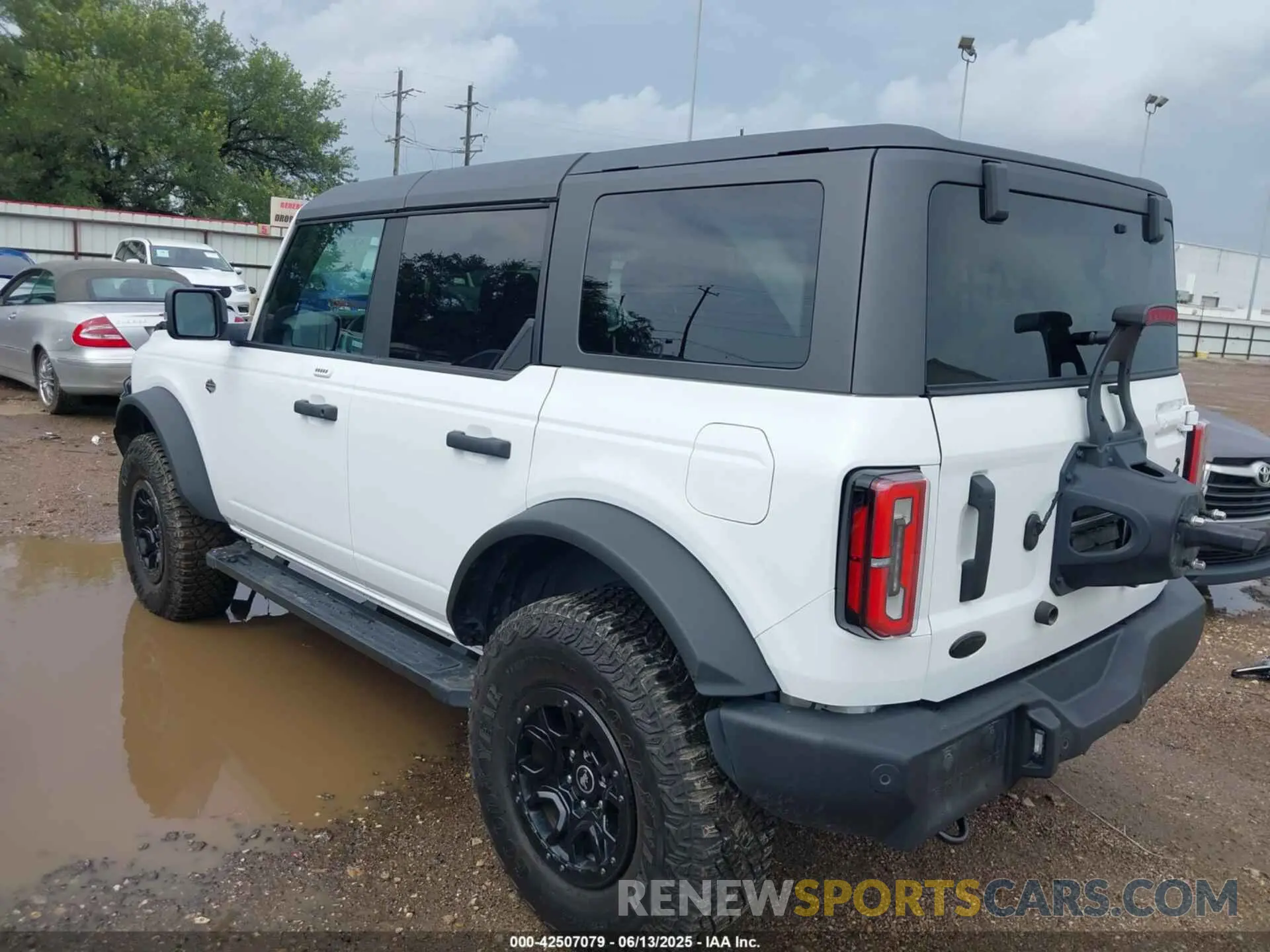 3 Photograph of a damaged car 1FMEE5DP2PLB16493 FORD BRONCO 2023