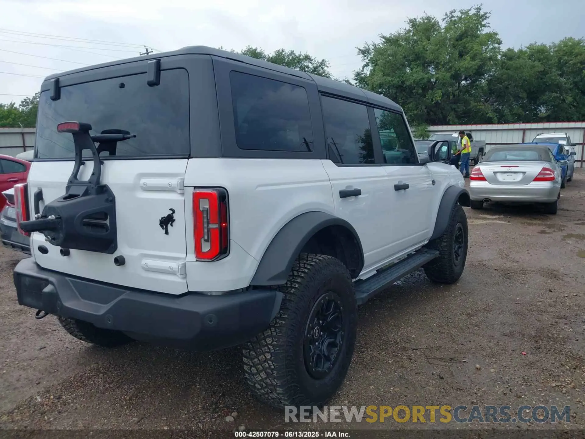 4 Photograph of a damaged car 1FMEE5DP2PLB16493 FORD BRONCO 2023
