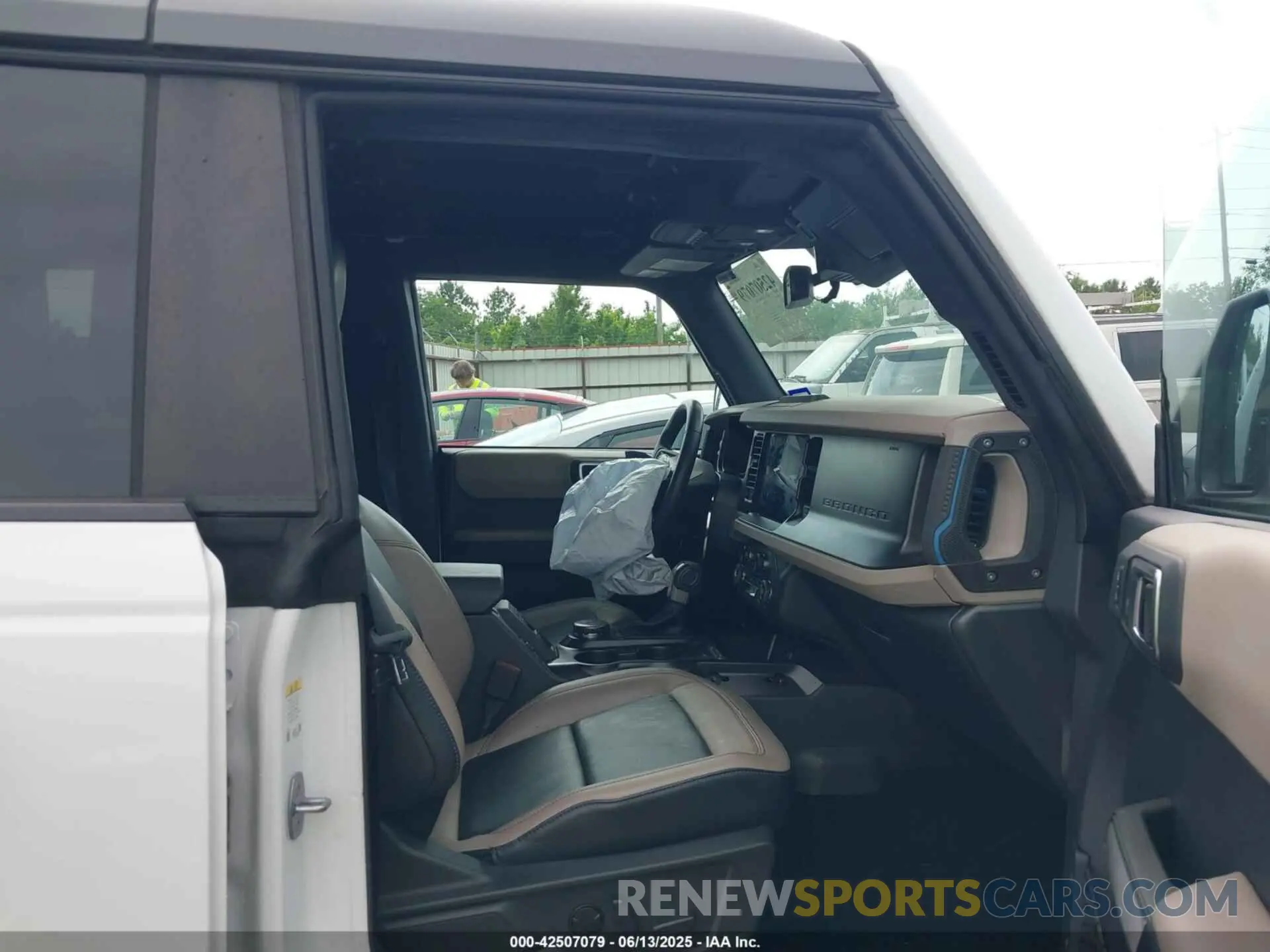 5 Photograph of a damaged car 1FMEE5DP2PLB16493 FORD BRONCO 2023