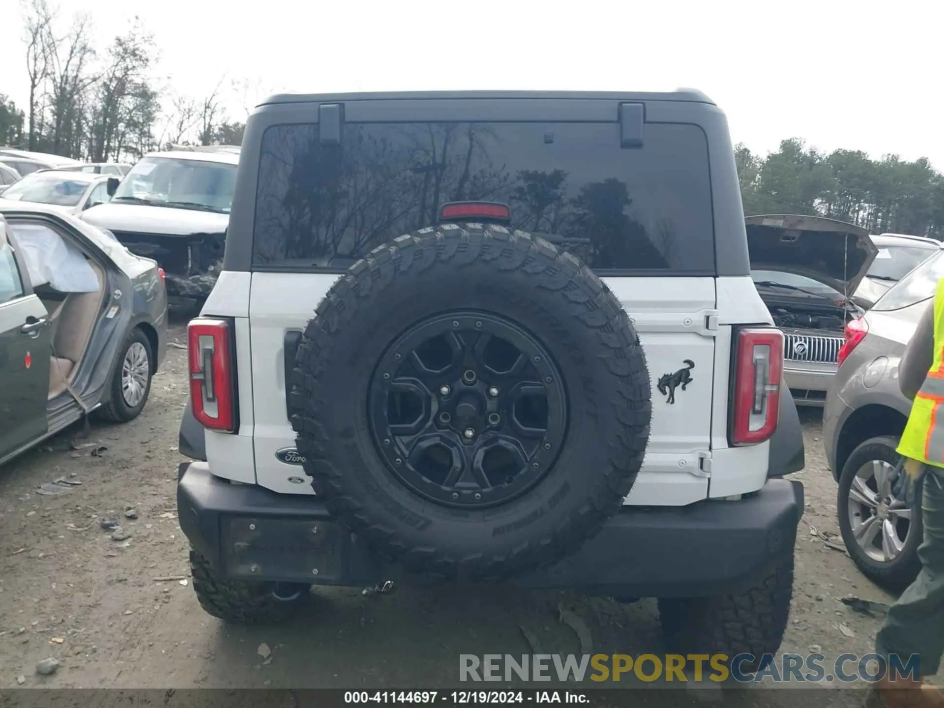 15 Photograph of a damaged car 1FMEE5DP7PLB52177 FORD BRONCO 2023