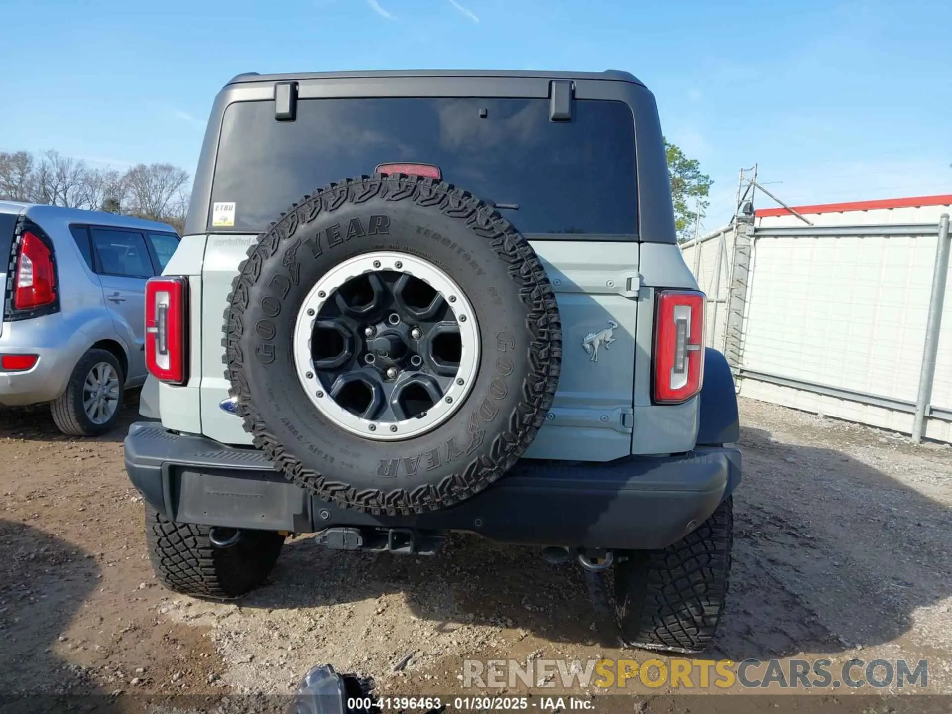 17 Photograph of a damaged car 1FMEE5DP7PLB86734 FORD BRONCO 2023