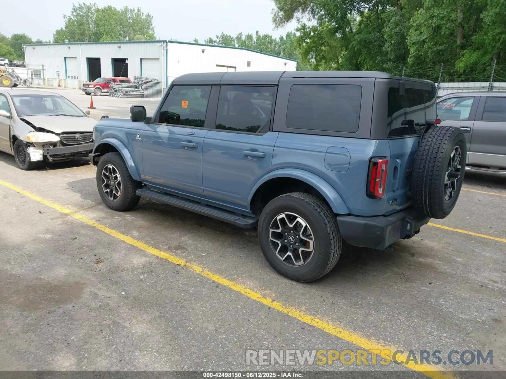 3 Photograph of a damaged car 1FMEE5DP9PLB50687 FORD BRONCO 2023