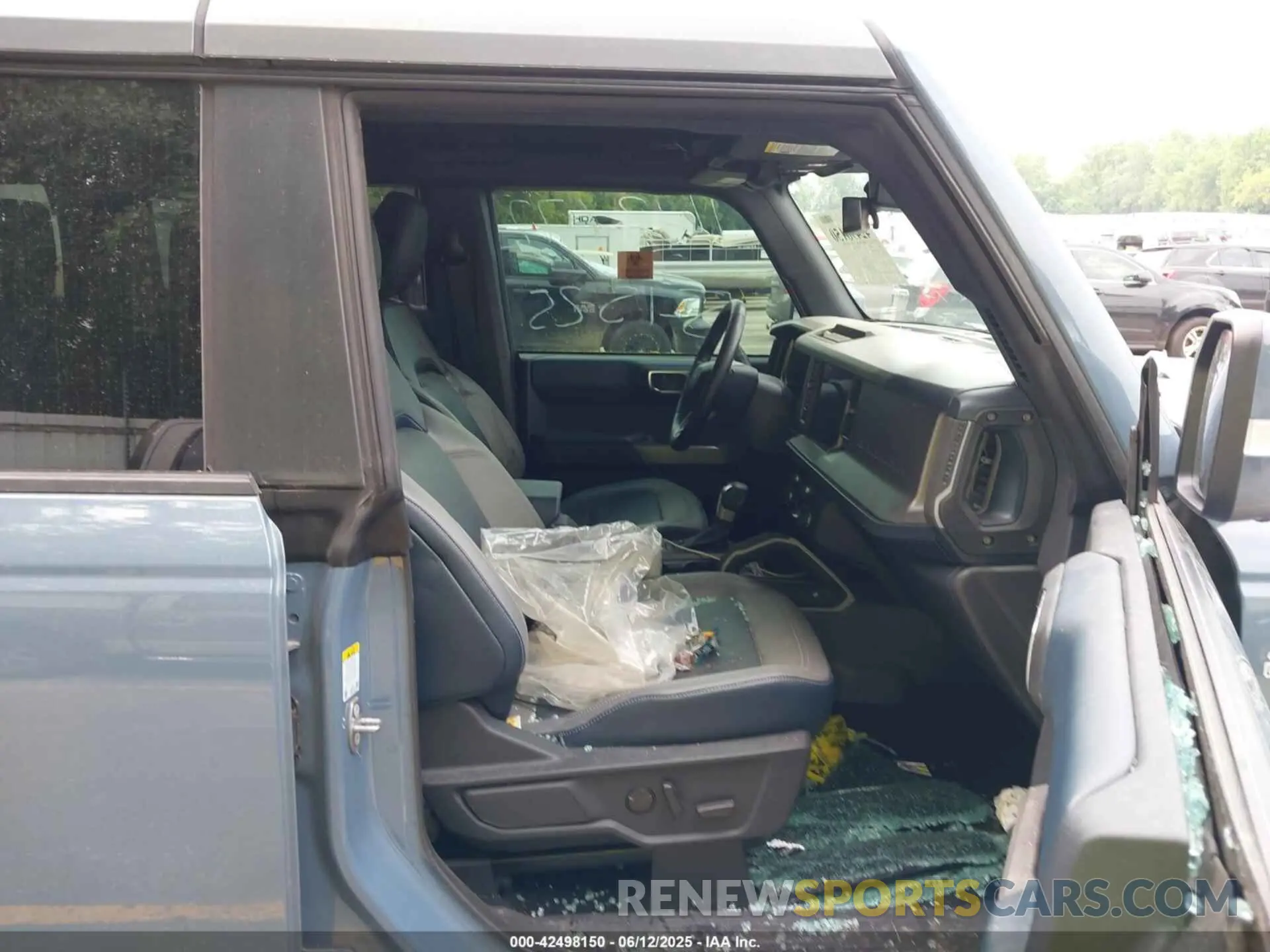 5 Photograph of a damaged car 1FMEE5DP9PLB50687 FORD BRONCO 2023