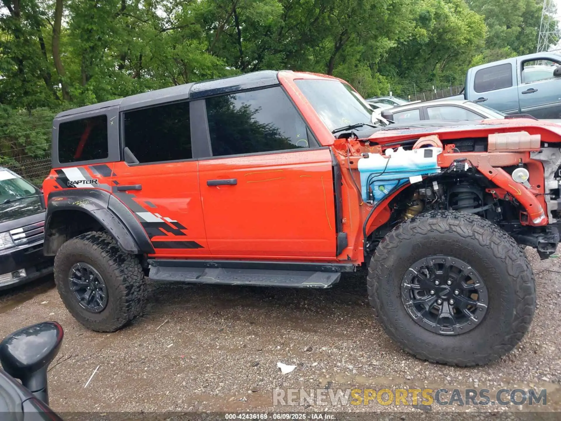 13 Photograph of a damaged car 1FMEE5JR2PLB23076 FORD BRONCO 2023