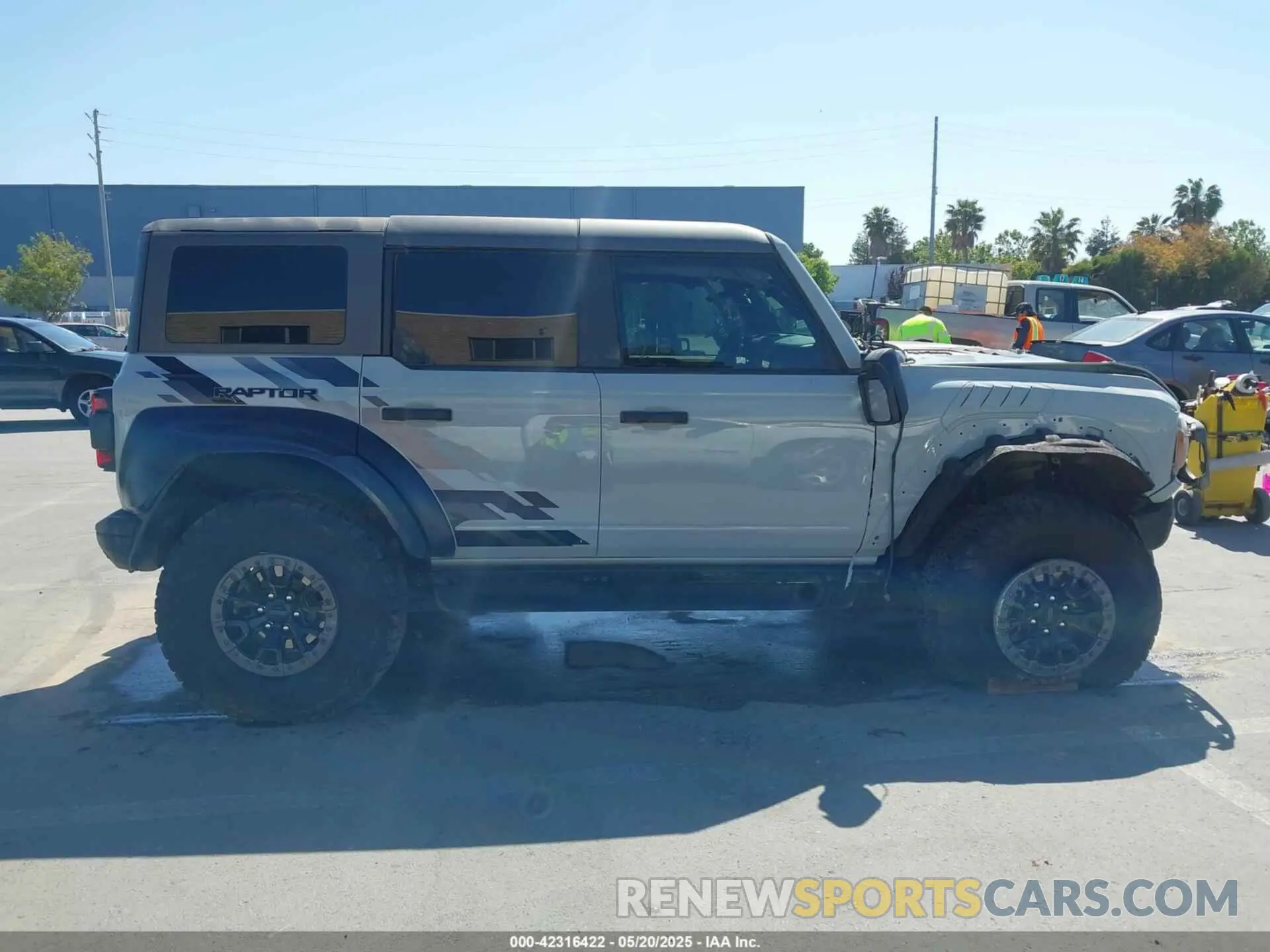14 Photograph of a damaged car 1FMEE5JR7PLC04106 FORD BRONCO 2023