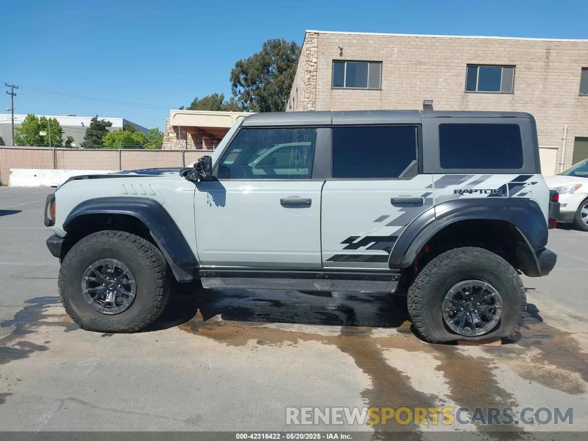 15 Photograph of a damaged car 1FMEE5JR7PLC04106 FORD BRONCO 2023