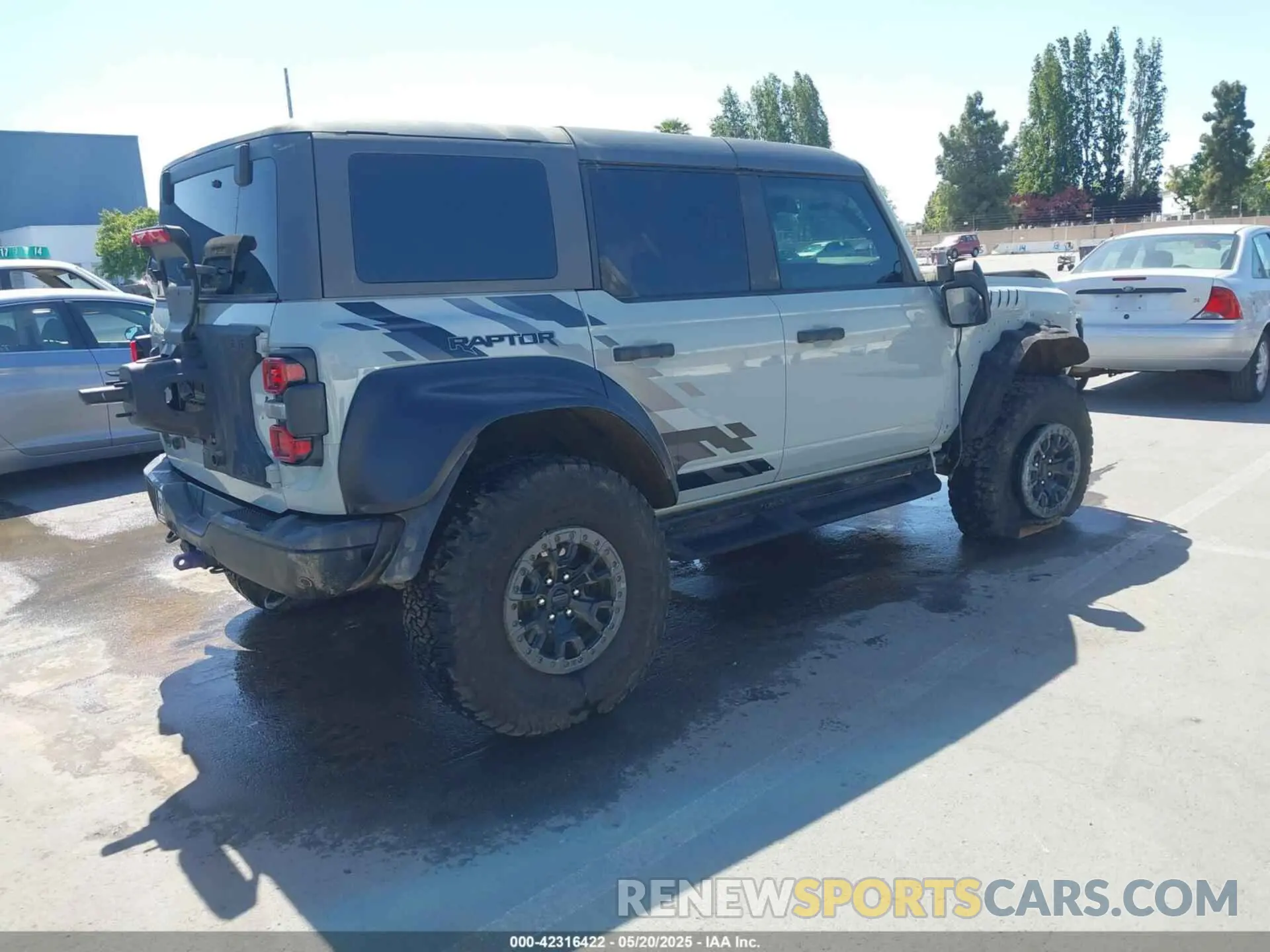 4 Photograph of a damaged car 1FMEE5JR7PLC04106 FORD BRONCO 2023