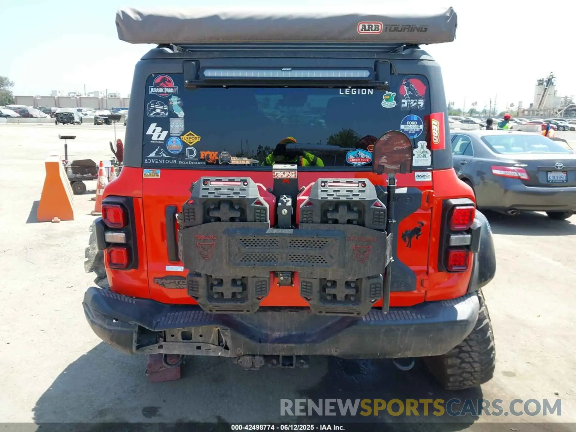 17 Photograph of a damaged car 1FMEE5JR9PLB90113 FORD BRONCO 2023