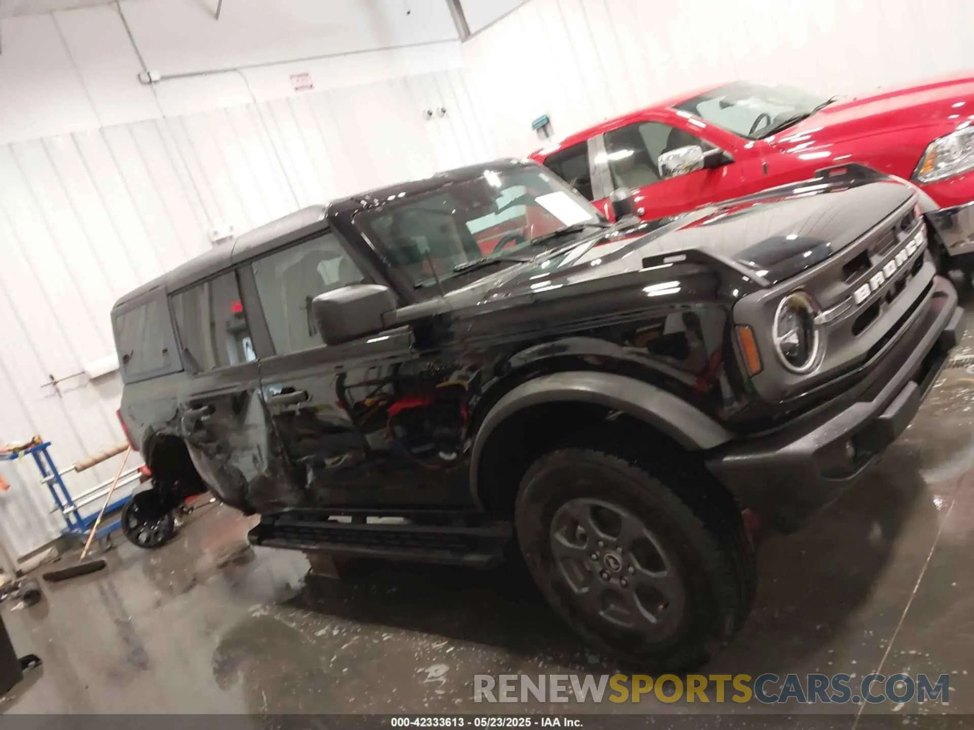 14 Photograph of a damaged car 1FMDE7BH8RLB15323 FORD BRONCO 2024
