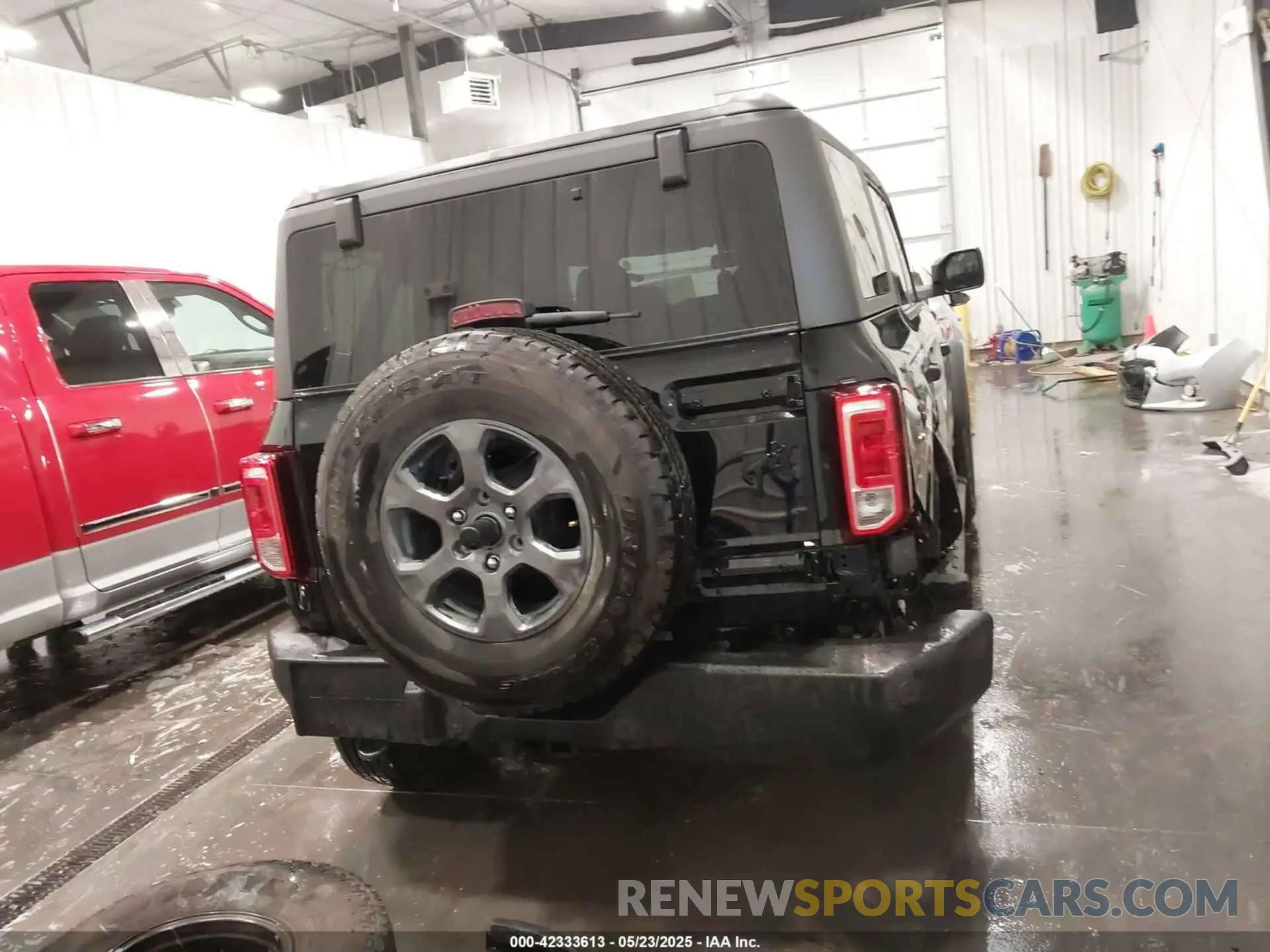 17 Photograph of a damaged car 1FMDE7BH8RLB15323 FORD BRONCO 2024