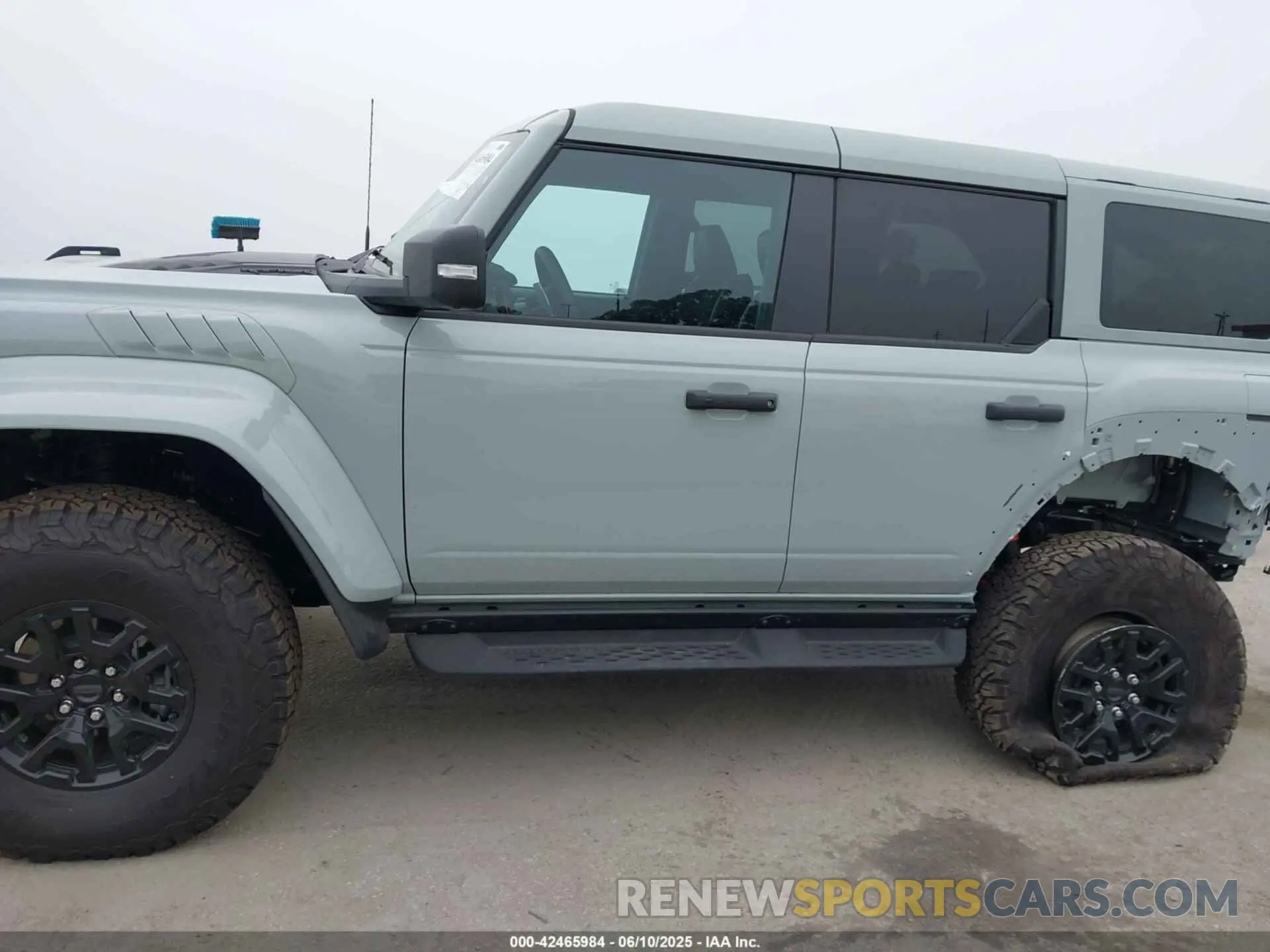 15 Photograph of a damaged car 1FMEE0RRXRLB33753 FORD BRONCO 2024