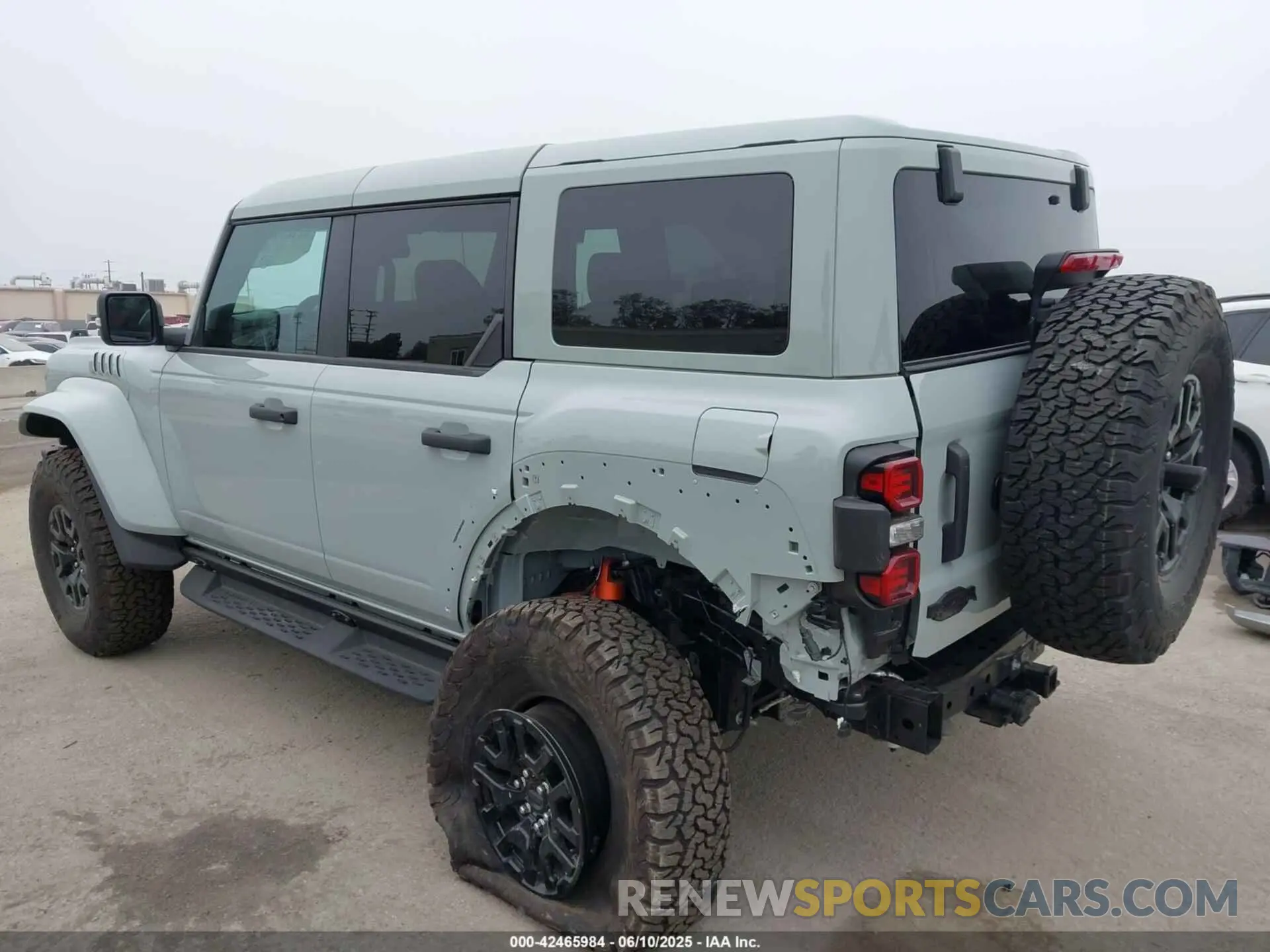 3 Photograph of a damaged car 1FMEE0RRXRLB33753 FORD BRONCO 2024