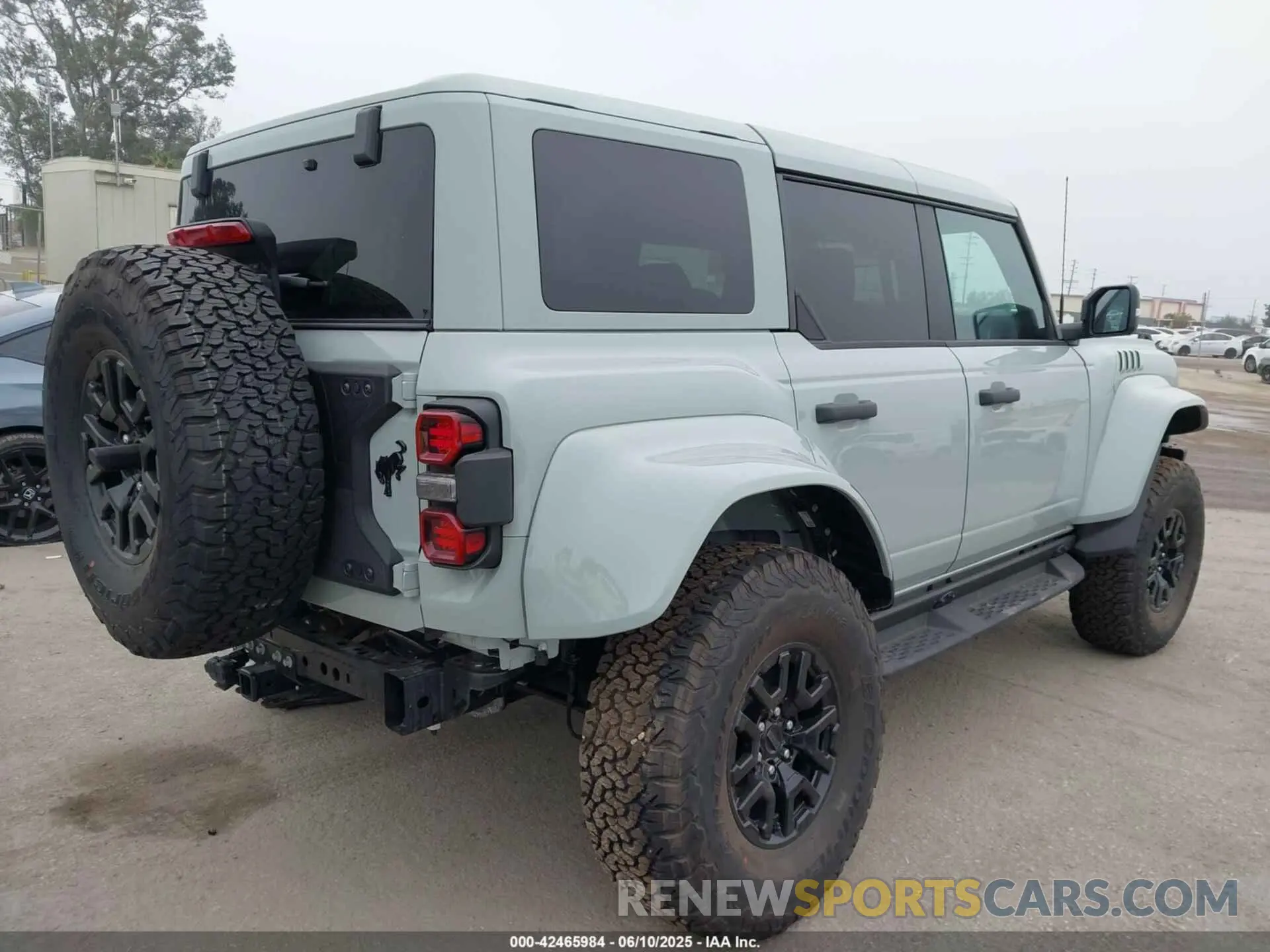 4 Photograph of a damaged car 1FMEE0RRXRLB33753 FORD BRONCO 2024