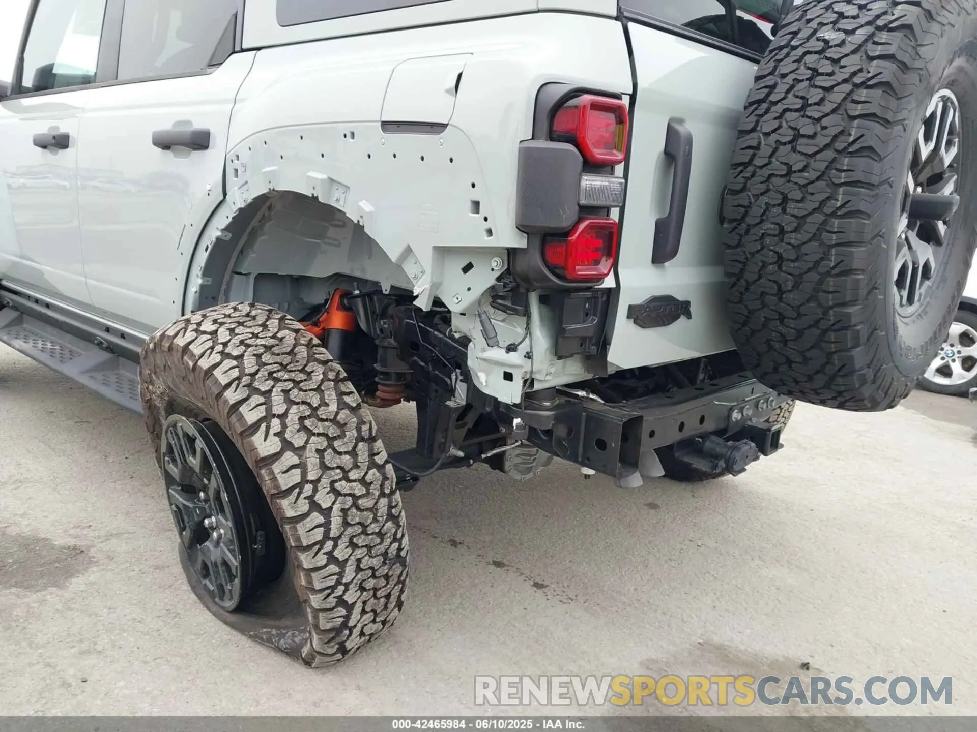 6 Photograph of a damaged car 1FMEE0RRXRLB33753 FORD BRONCO 2024