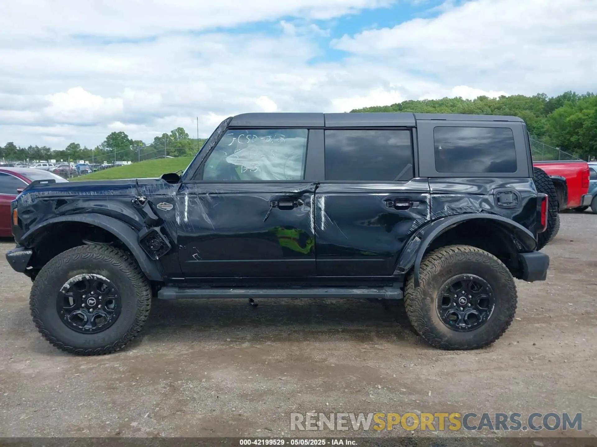 14 Photograph of a damaged car 1FMEE2BP1RLA75293 FORD BRONCO 2024