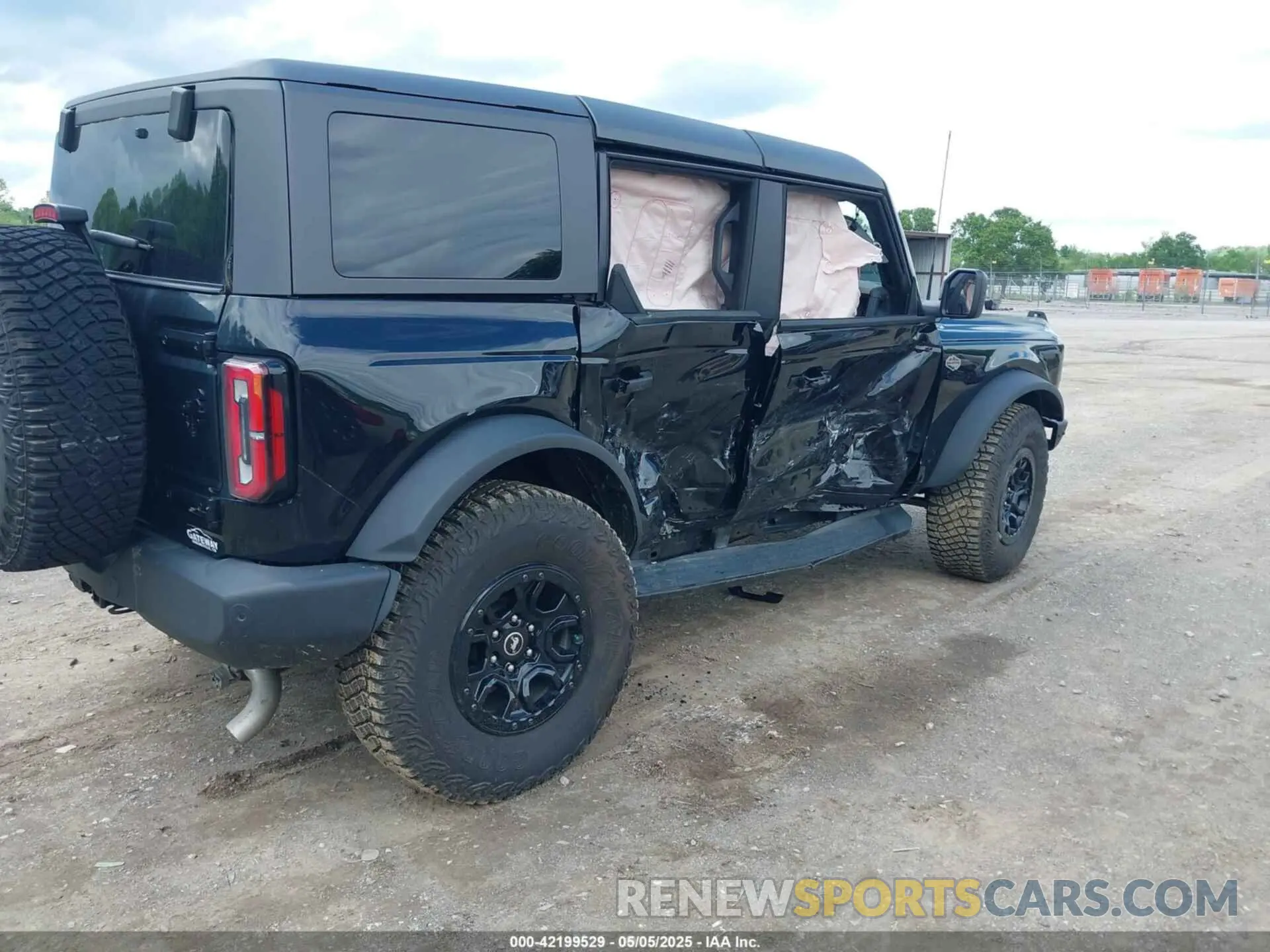 4 Photograph of a damaged car 1FMEE2BP1RLA75293 FORD BRONCO 2024