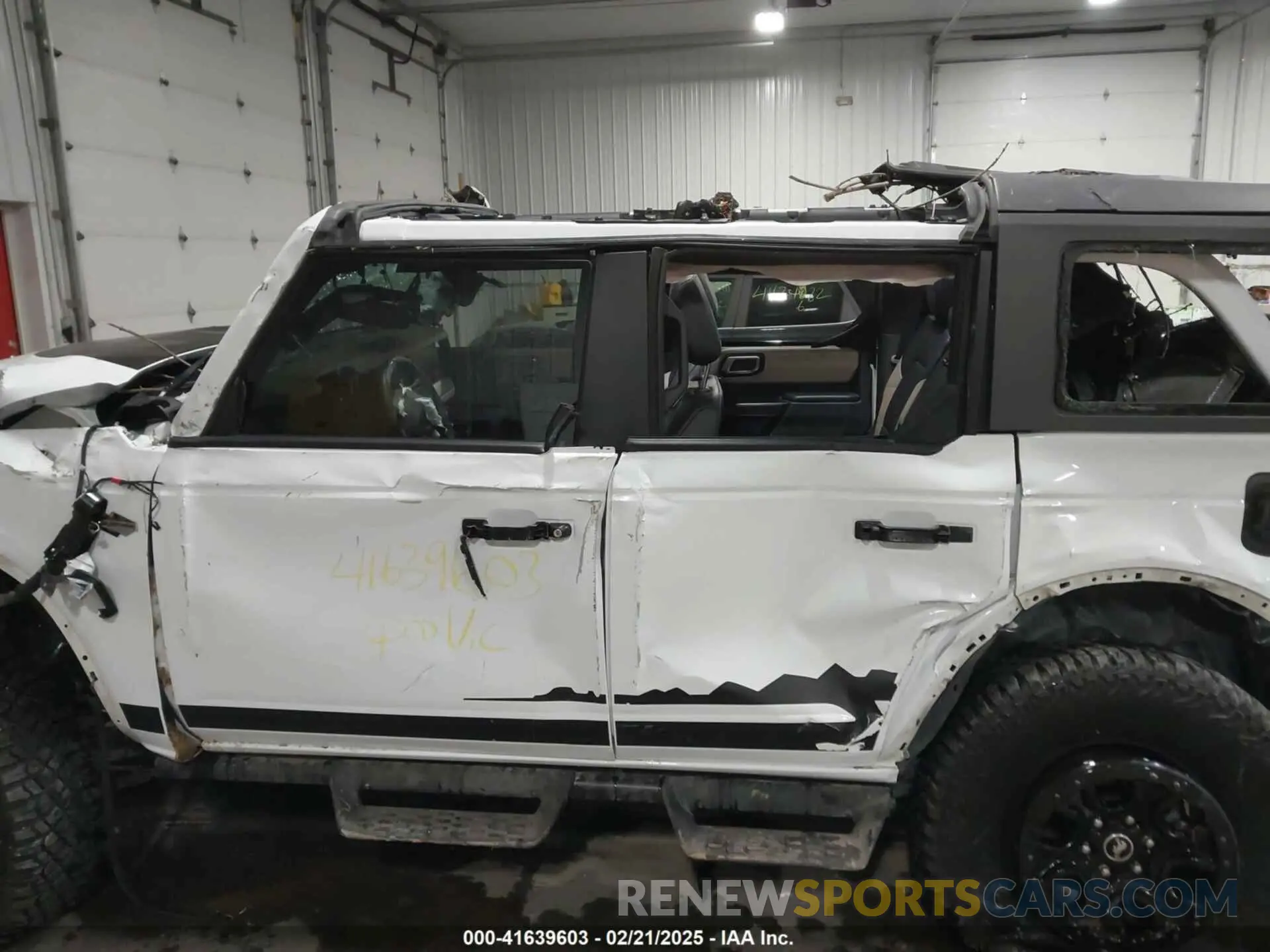 14 Photograph of a damaged car 1FMEE2BP9RLA70391 FORD BRONCO 2024