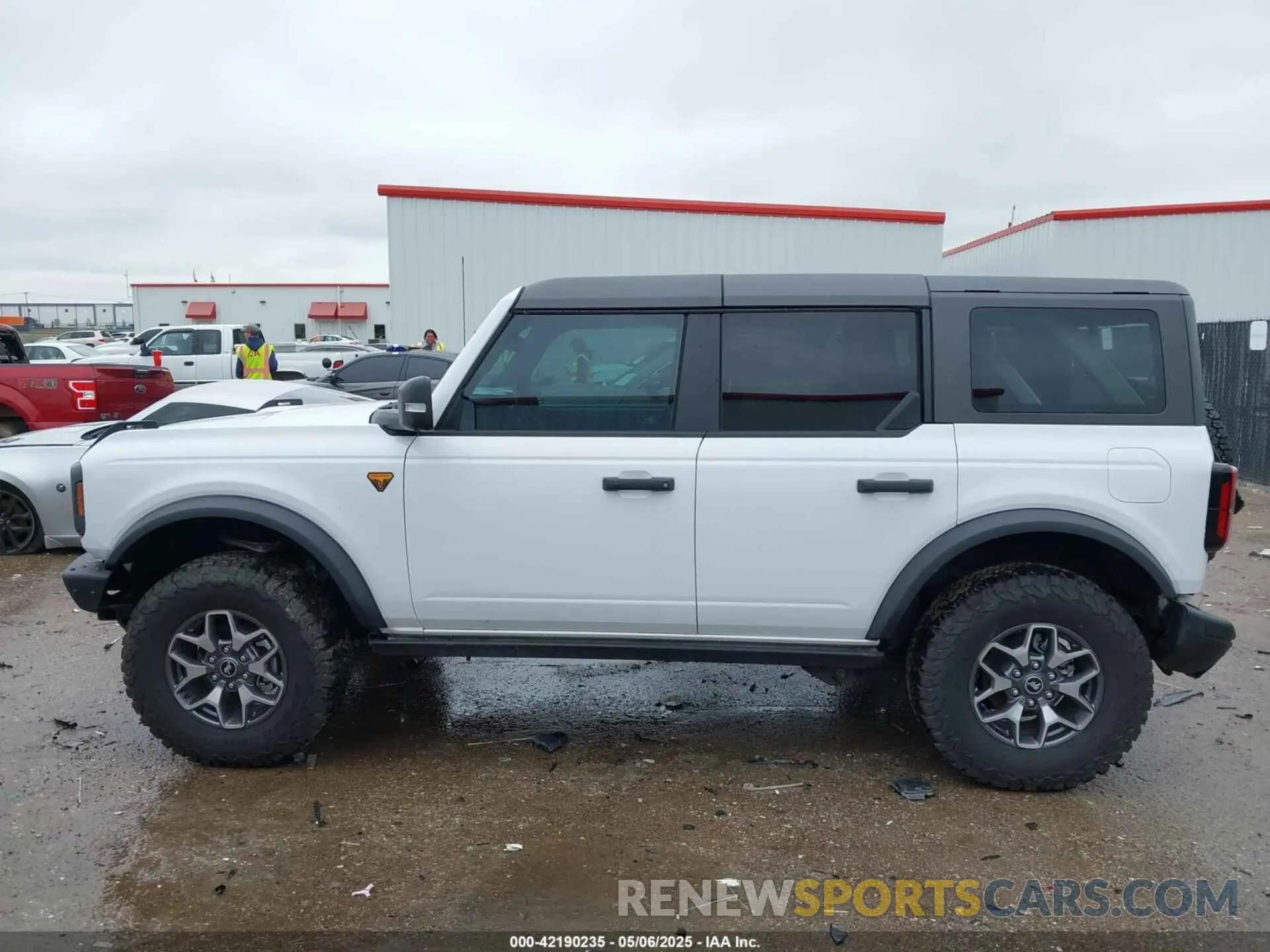 14 Photograph of a damaged car 1FMEE9BP8RLA97185 FORD BRONCO 2024