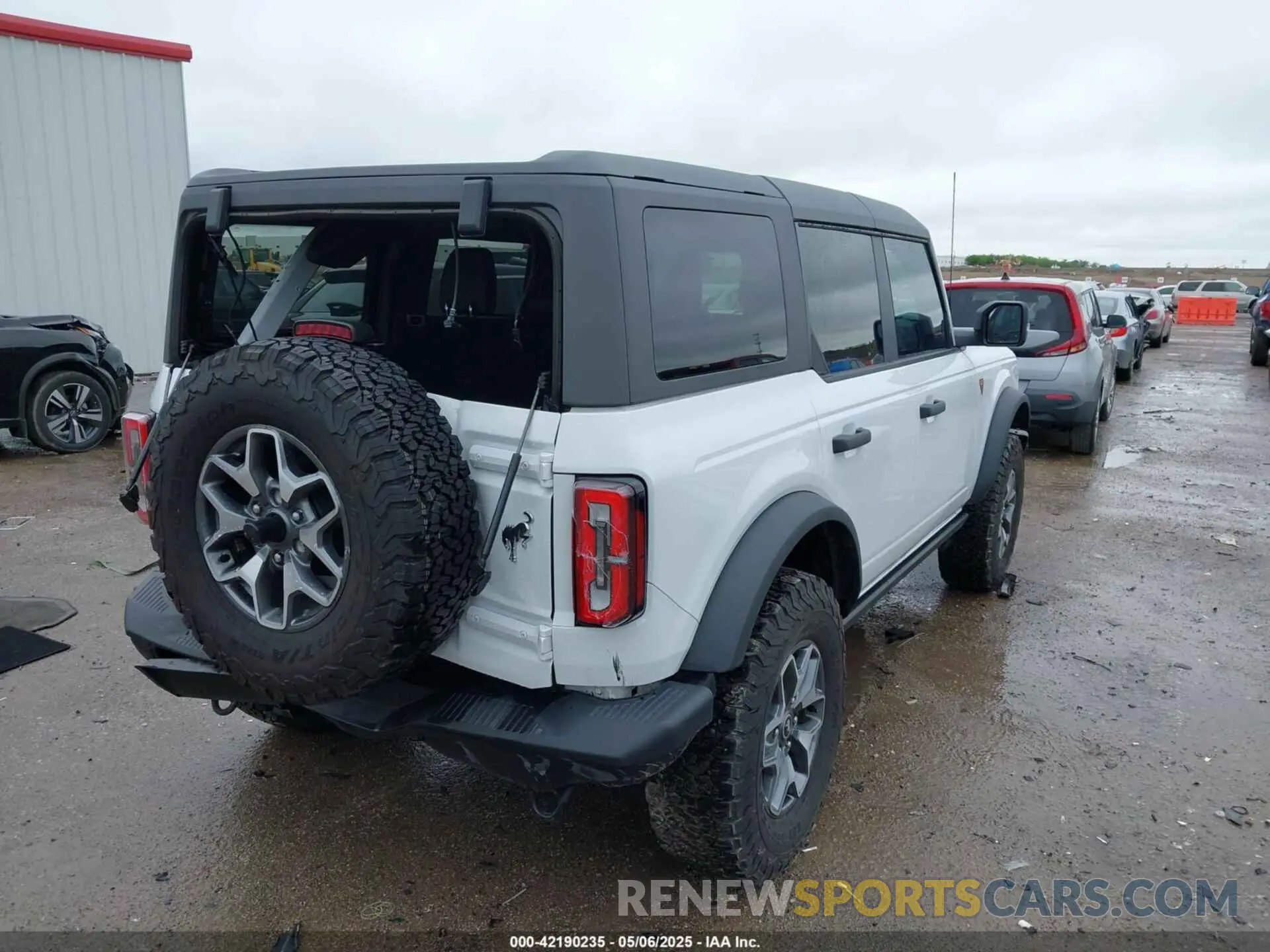4 Photograph of a damaged car 1FMEE9BP8RLA97185 FORD BRONCO 2024