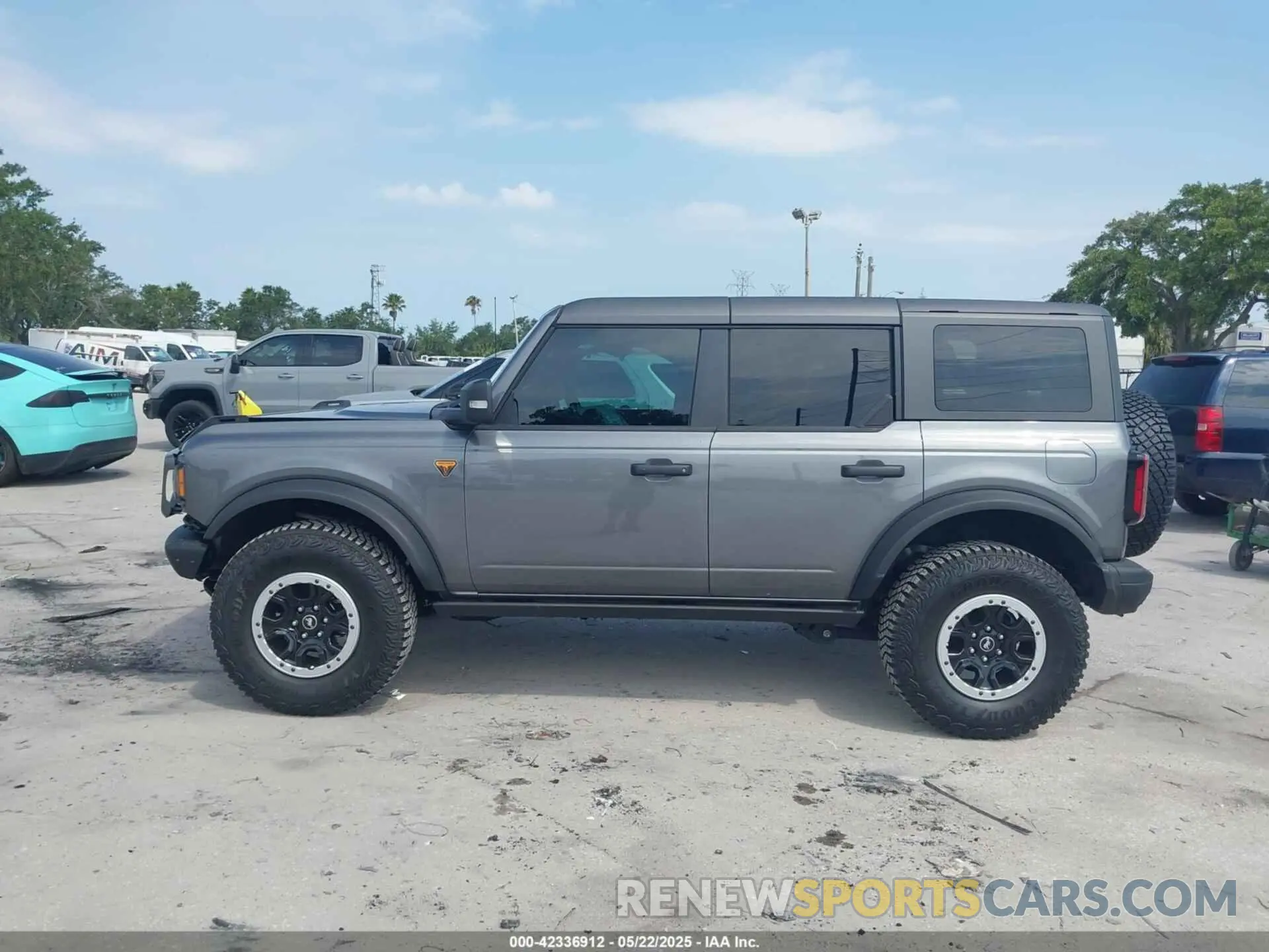 14 Photograph of a damaged car 1FMEE9BPXRLB28517 FORD BRONCO 2024