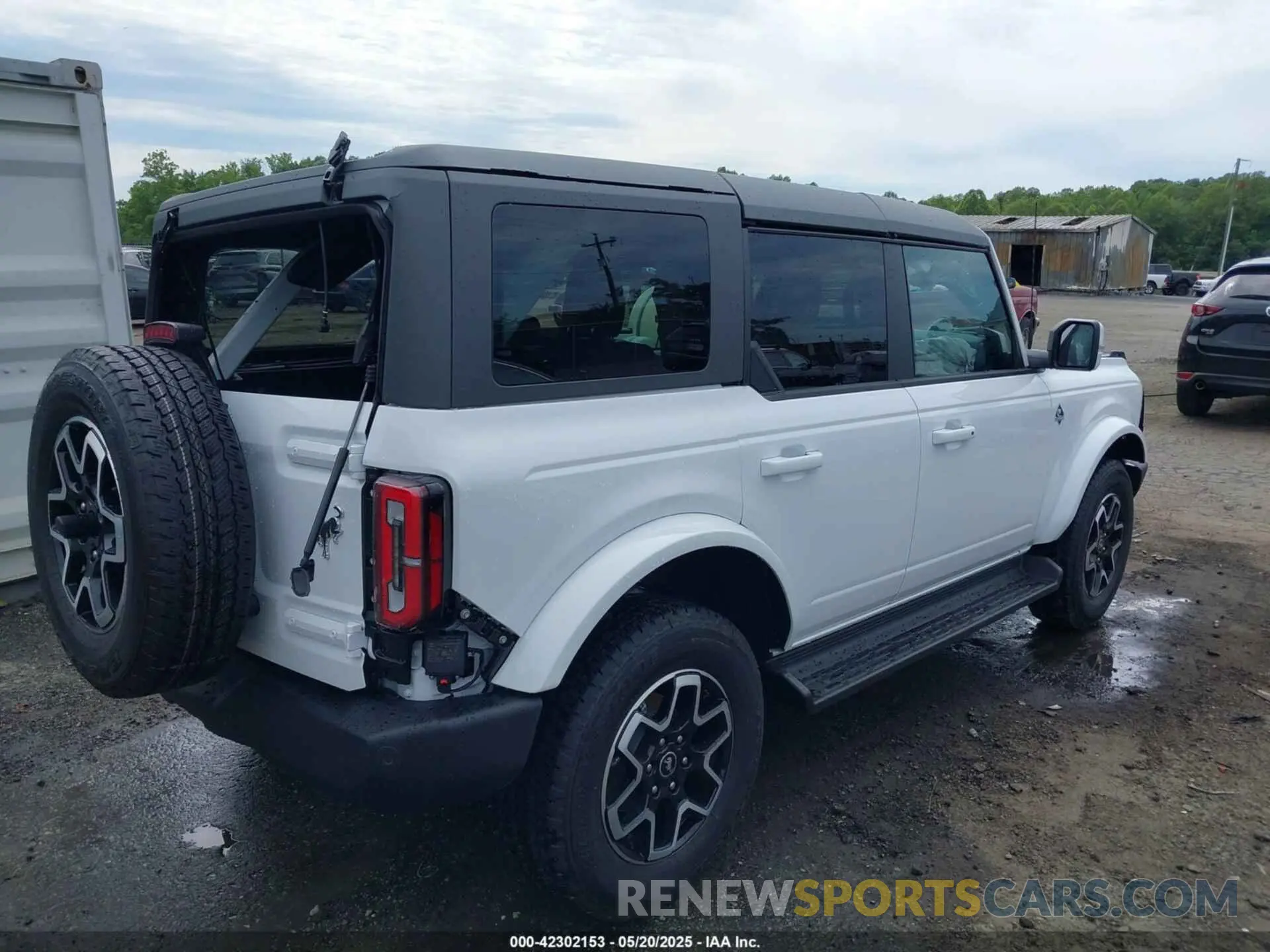 4 Photograph of a damaged car 1FMDE8BH3SLA68925 FORD BRONCO 2025