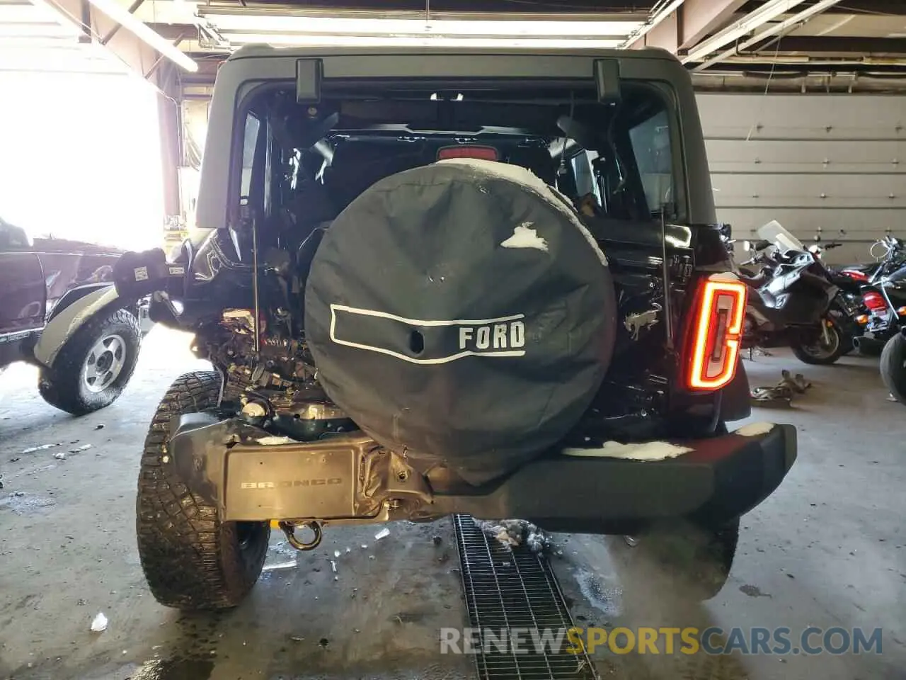6 Photograph of a damaged car 1FMEE8BP2RLA52513 FORD BRONCO OUT 2024