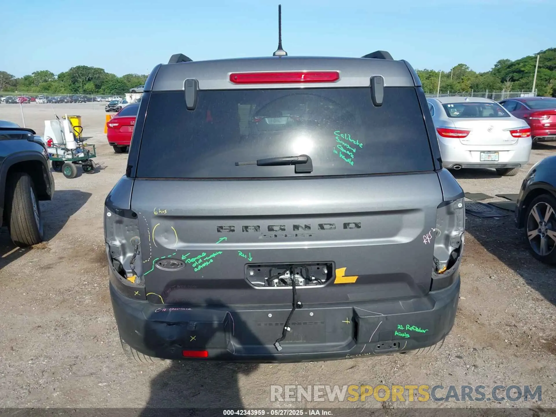 17 Photograph of a damaged car 3FMCR9B68MRA44256 FORD BRONCO SPORT 2021