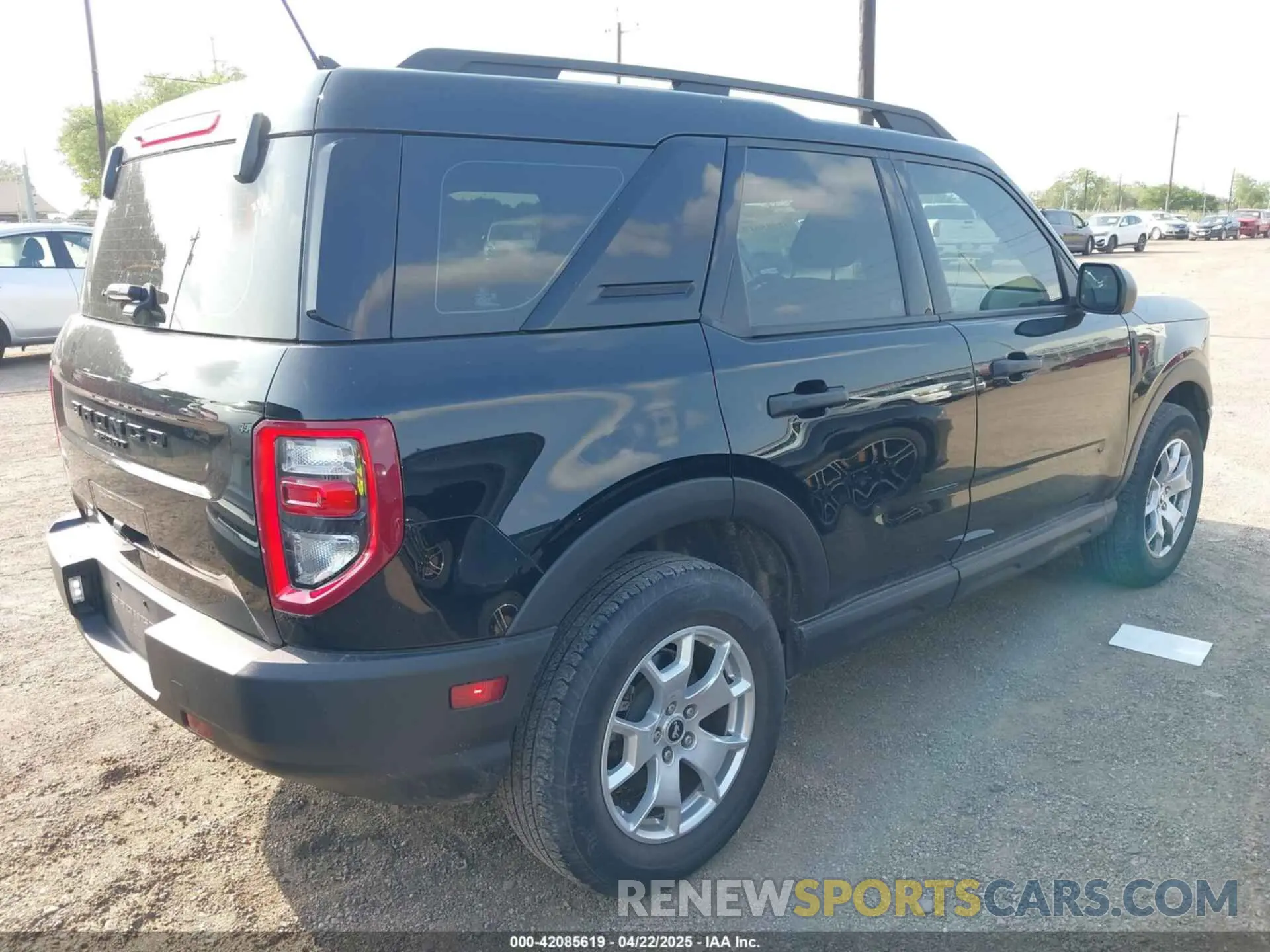 4 Photograph of a damaged car 3FMCR9A60NRD63962 FORD BRONCO SPORT 2022