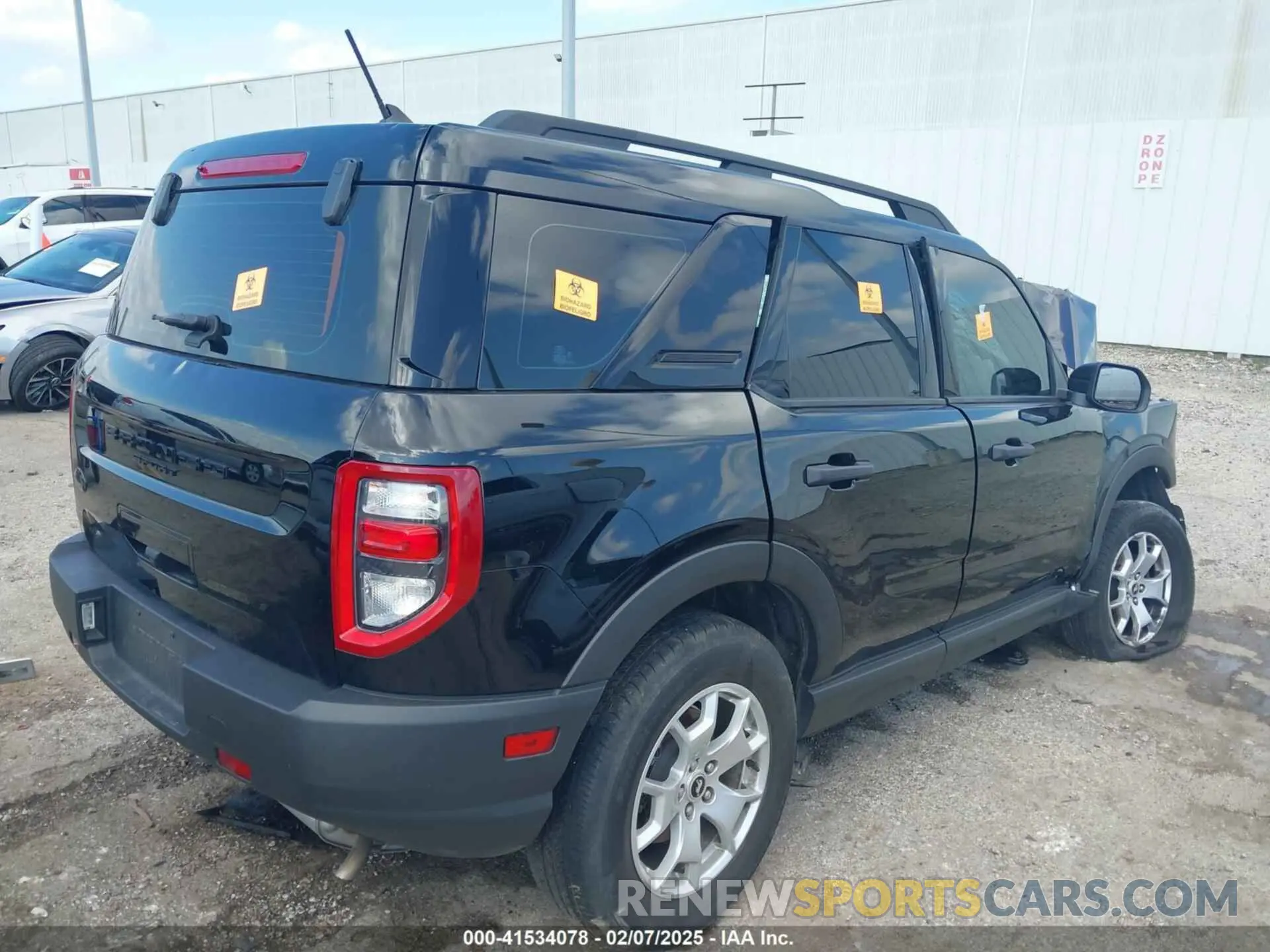 4 Photograph of a damaged car 3FMCR9A65NRE00293 FORD BRONCO SPORT 2022