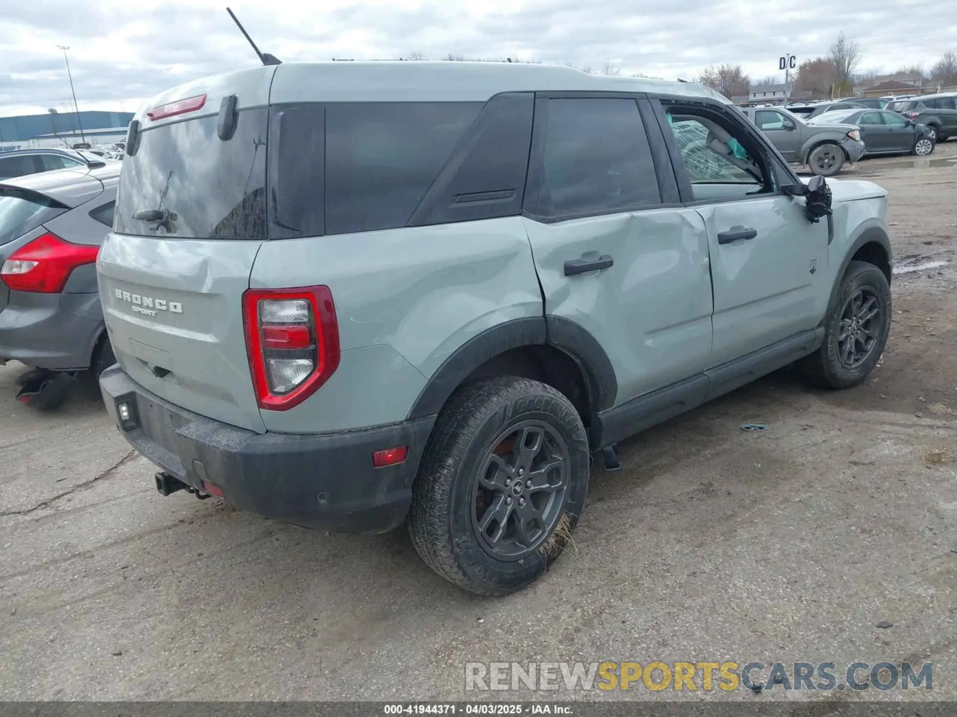 4 Photograph of a damaged car 3FMCR9B60NRD92716 FORD BRONCO SPORT 2022