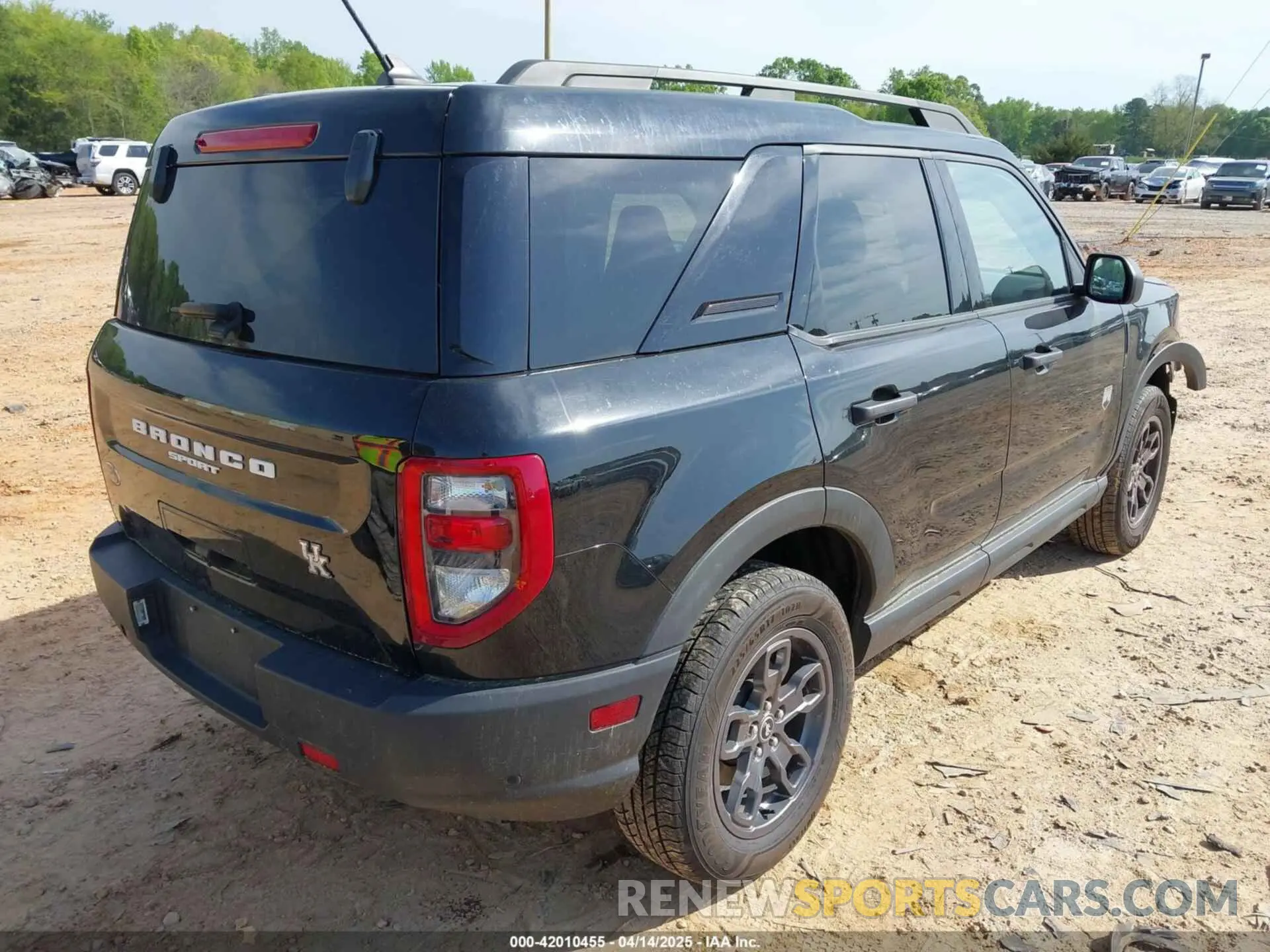 4 Photograph of a damaged car 3FMCR9B62NRD47602 FORD BRONCO SPORT 2022