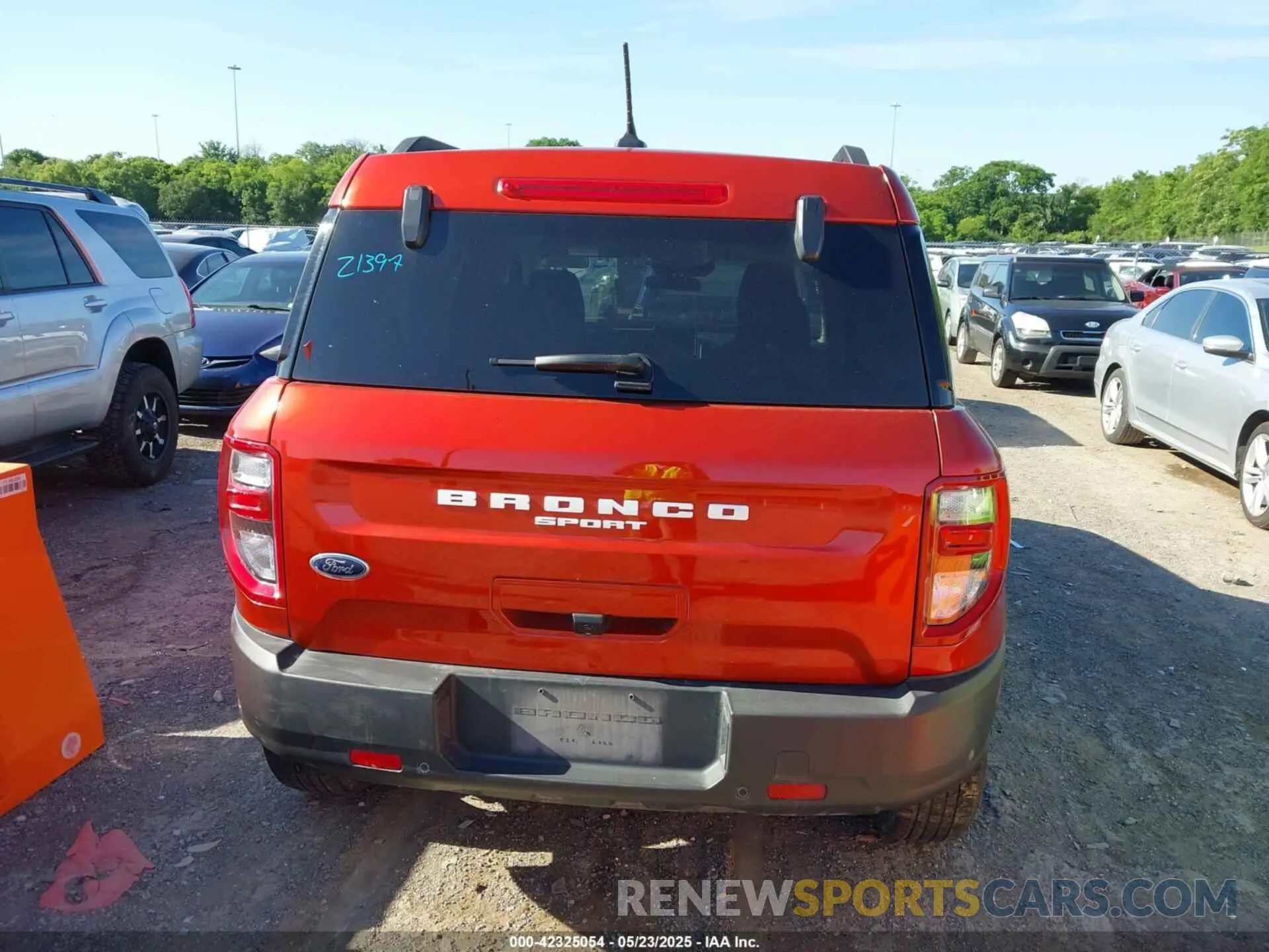 16 Photograph of a damaged car 3FMCR9B62NRE17681 FORD BRONCO SPORT 2022