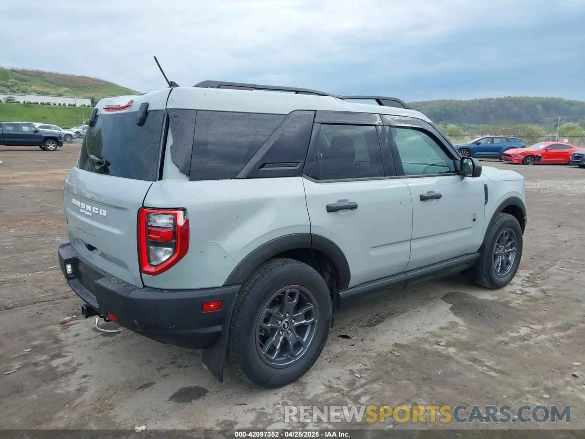 4 Photograph of a damaged car 3FMCR9B63NRD91706 FORD BRONCO SPORT 2022