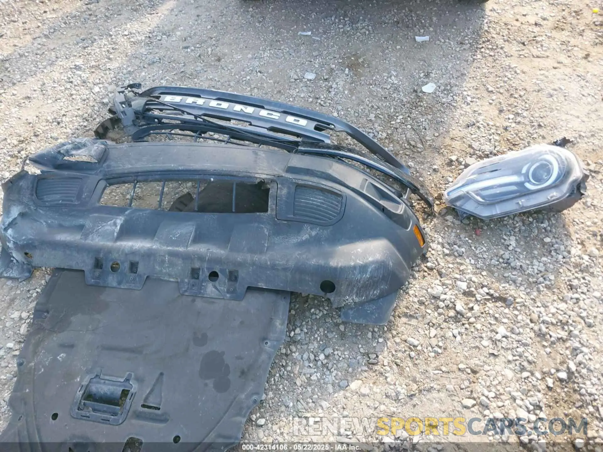 12 Photograph of a damaged car 3FMCR9B65NRE05170 FORD BRONCO SPORT 2022