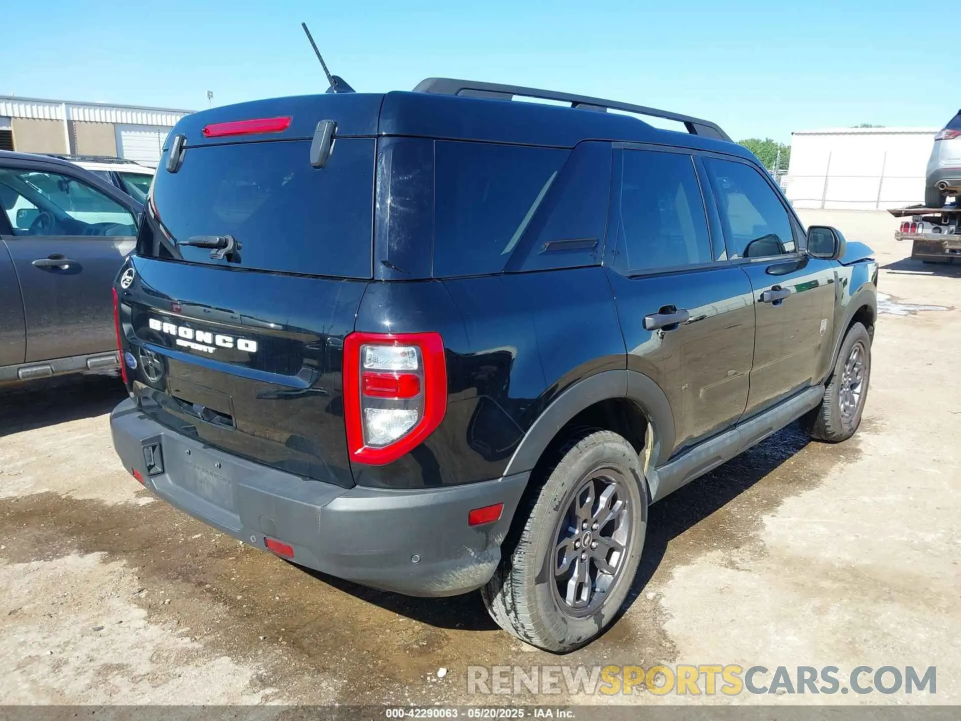 4 Photograph of a damaged car 3FMCR9B66NRD32360 FORD BRONCO SPORT 2022